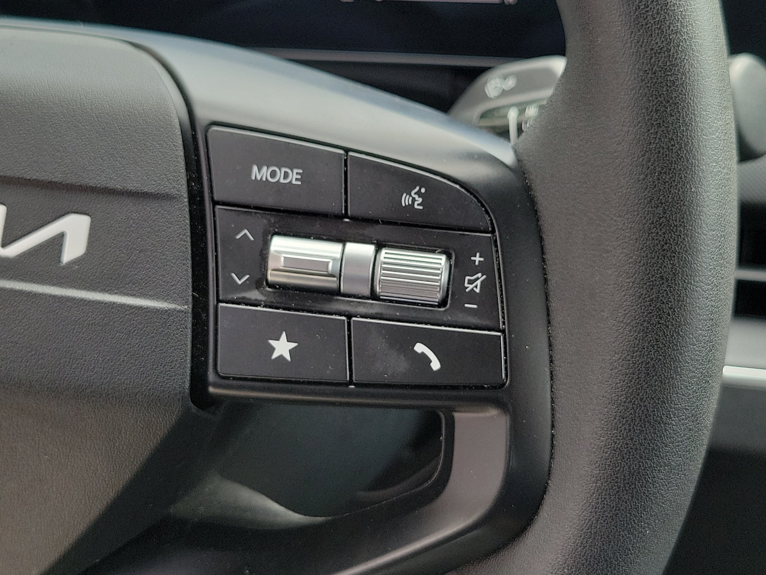 2025 Kia K4 LXS - Photo 25