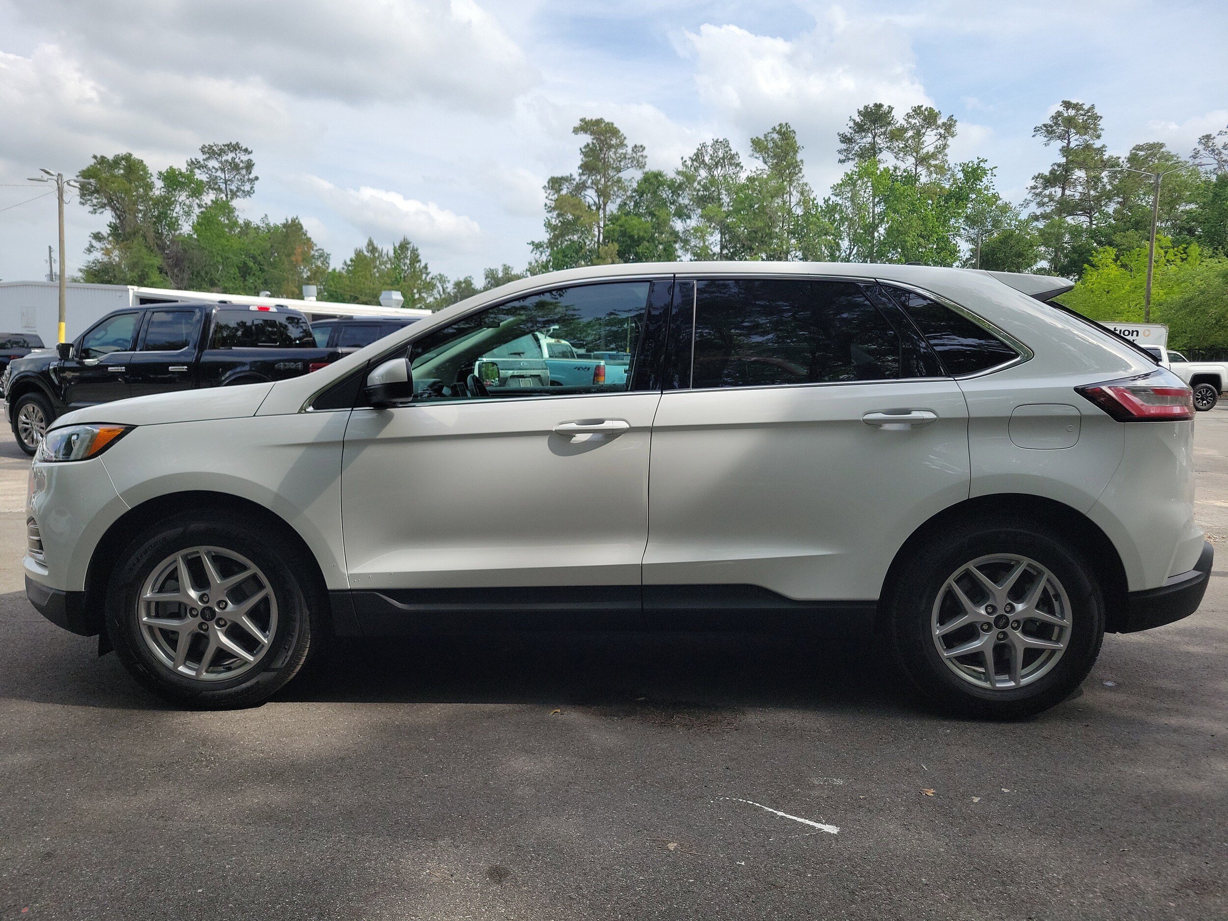 2023 Ford Edge SEL photo 4