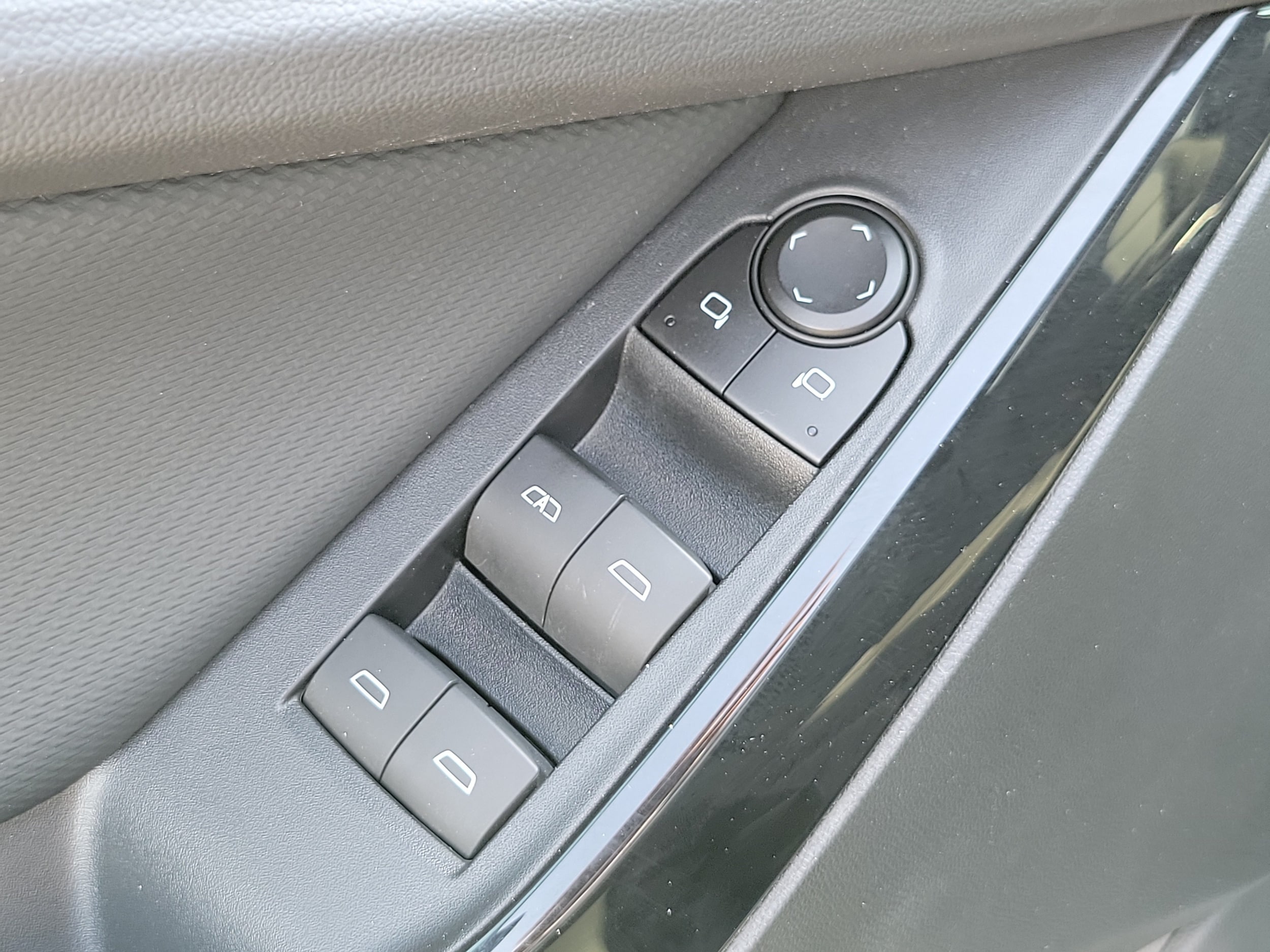 2025 Chevrolet Equinox LT - Photo 14