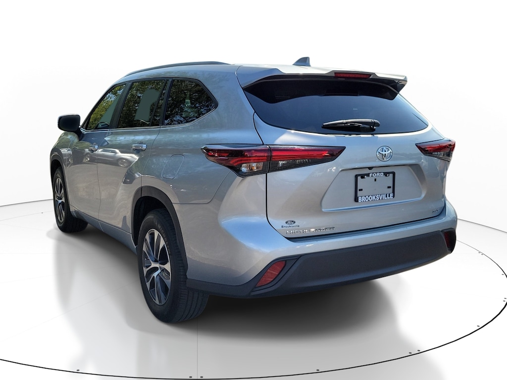 Used 2024 Toyota Highlander LE SUV