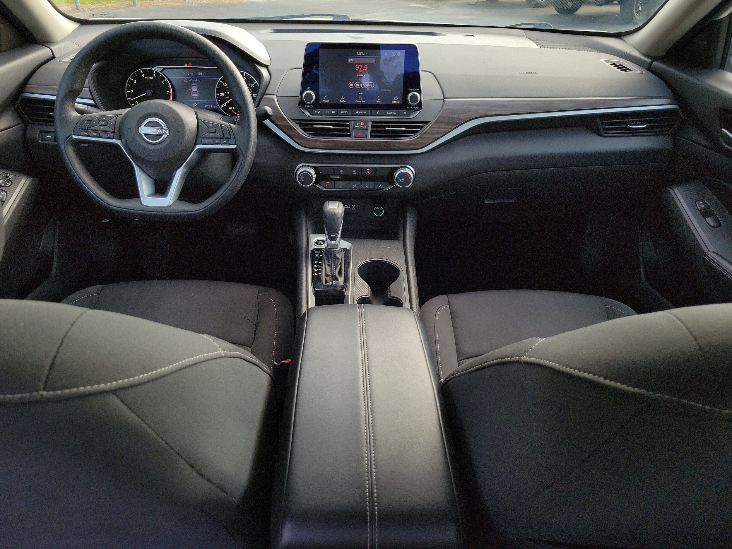 2025 Nissan Altima SV - Photo 18