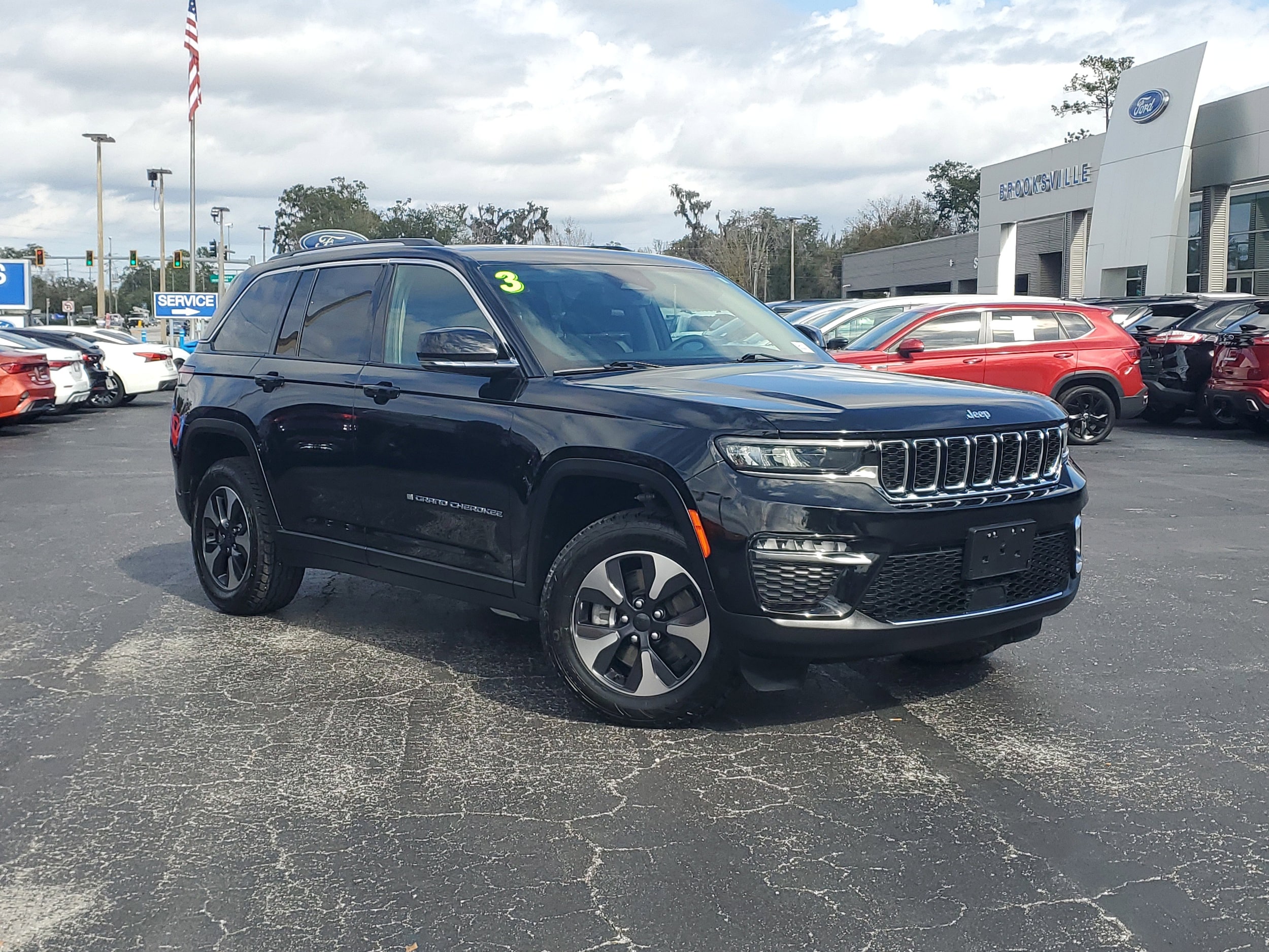 2023 Jeep Grand Cherokee 4xe's photo