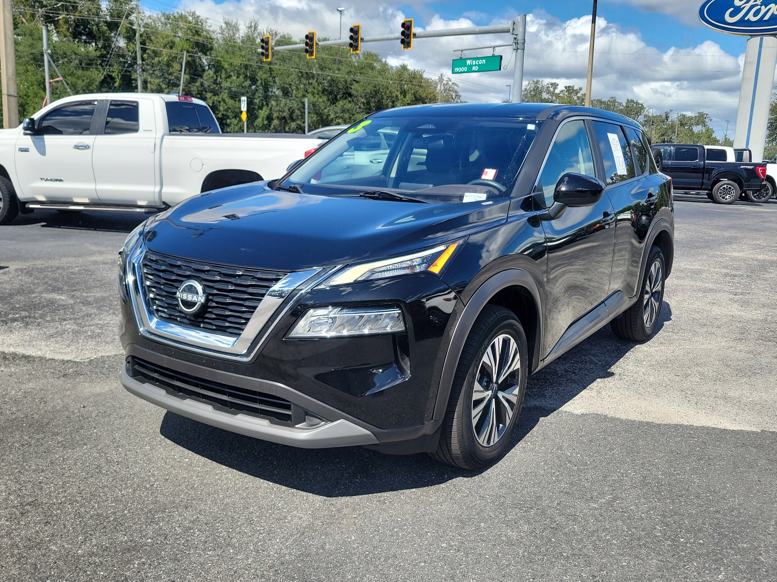 2023 Nissan Rogue SV photo 2