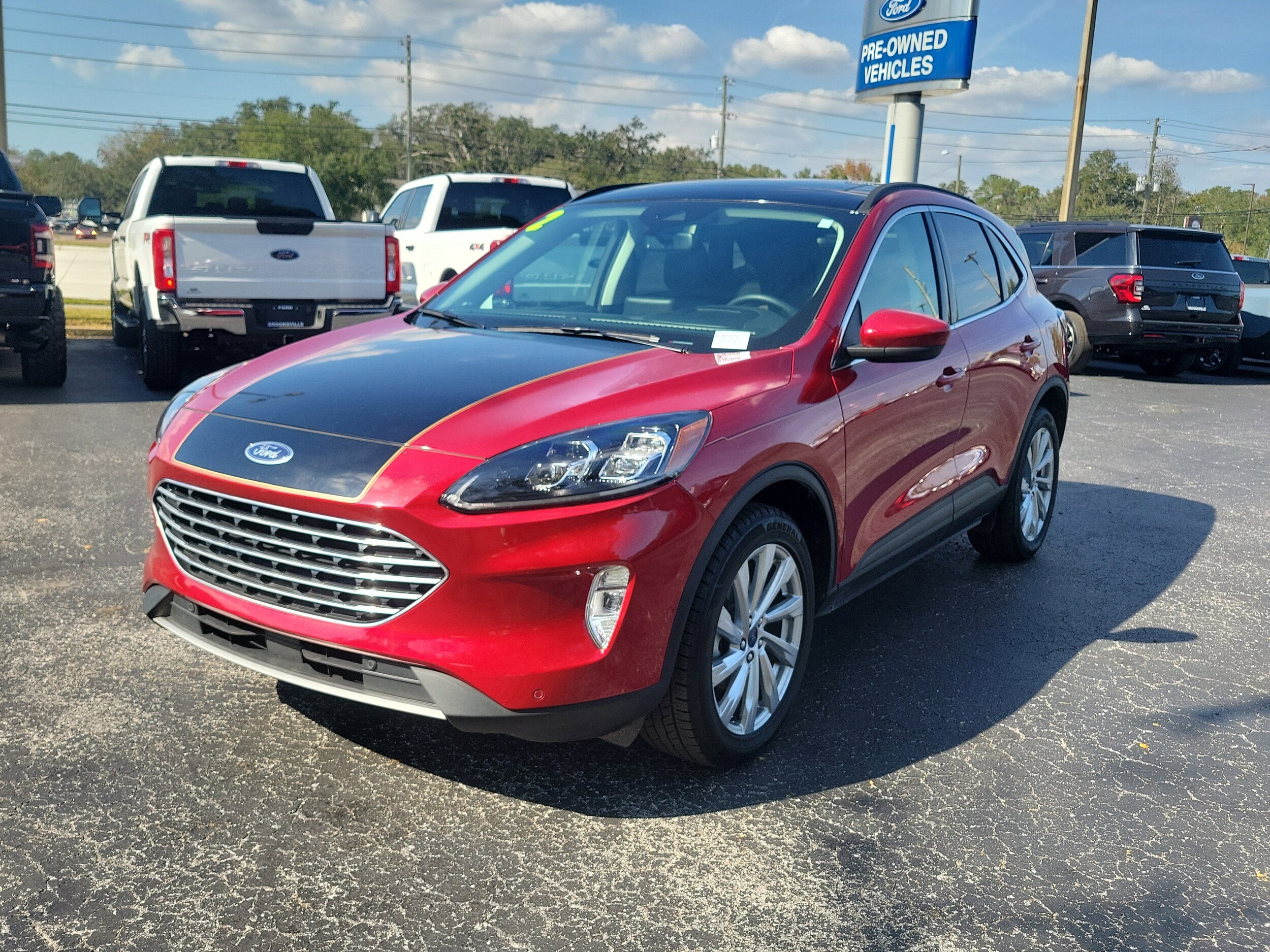 2022 Ford Escape Titanium photo 2