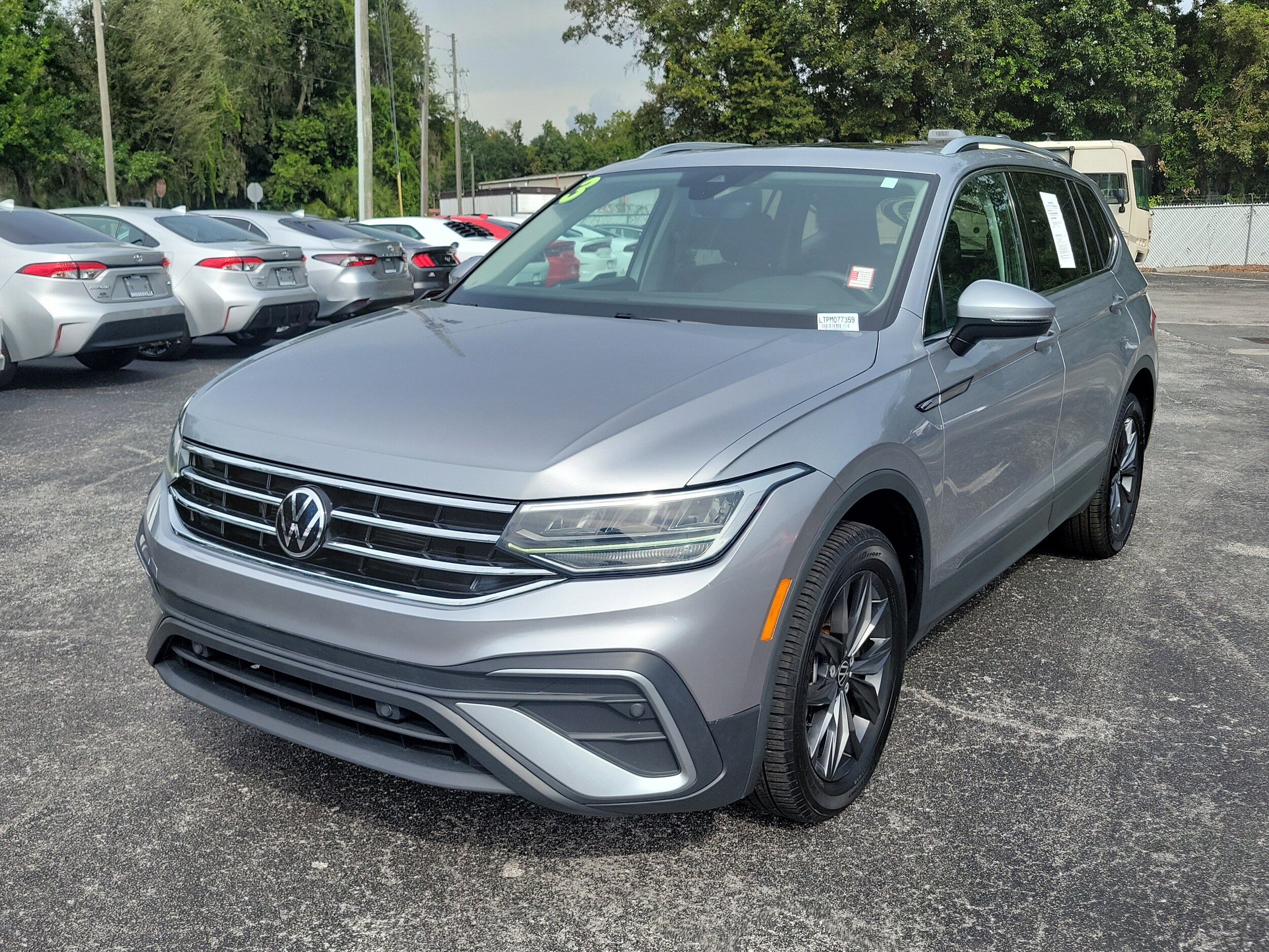 2023 Volkswagen Tiguan SE photo 2
