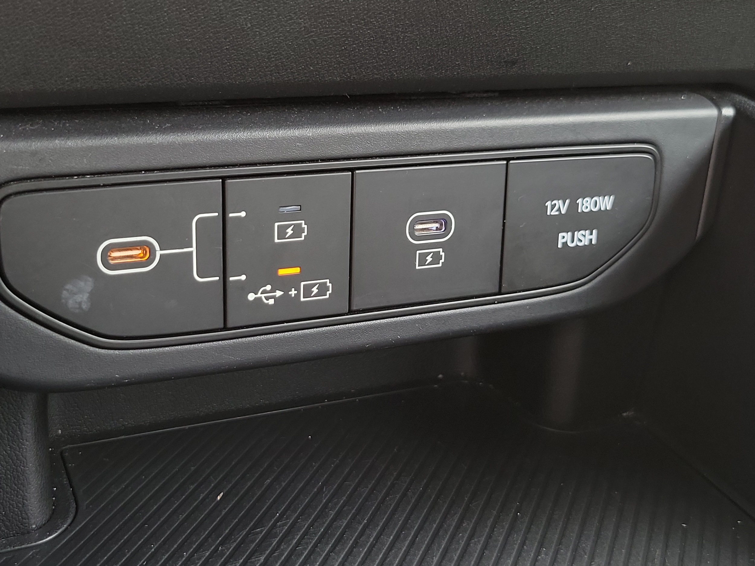 2025 Kia K4 LXS - Photo 9