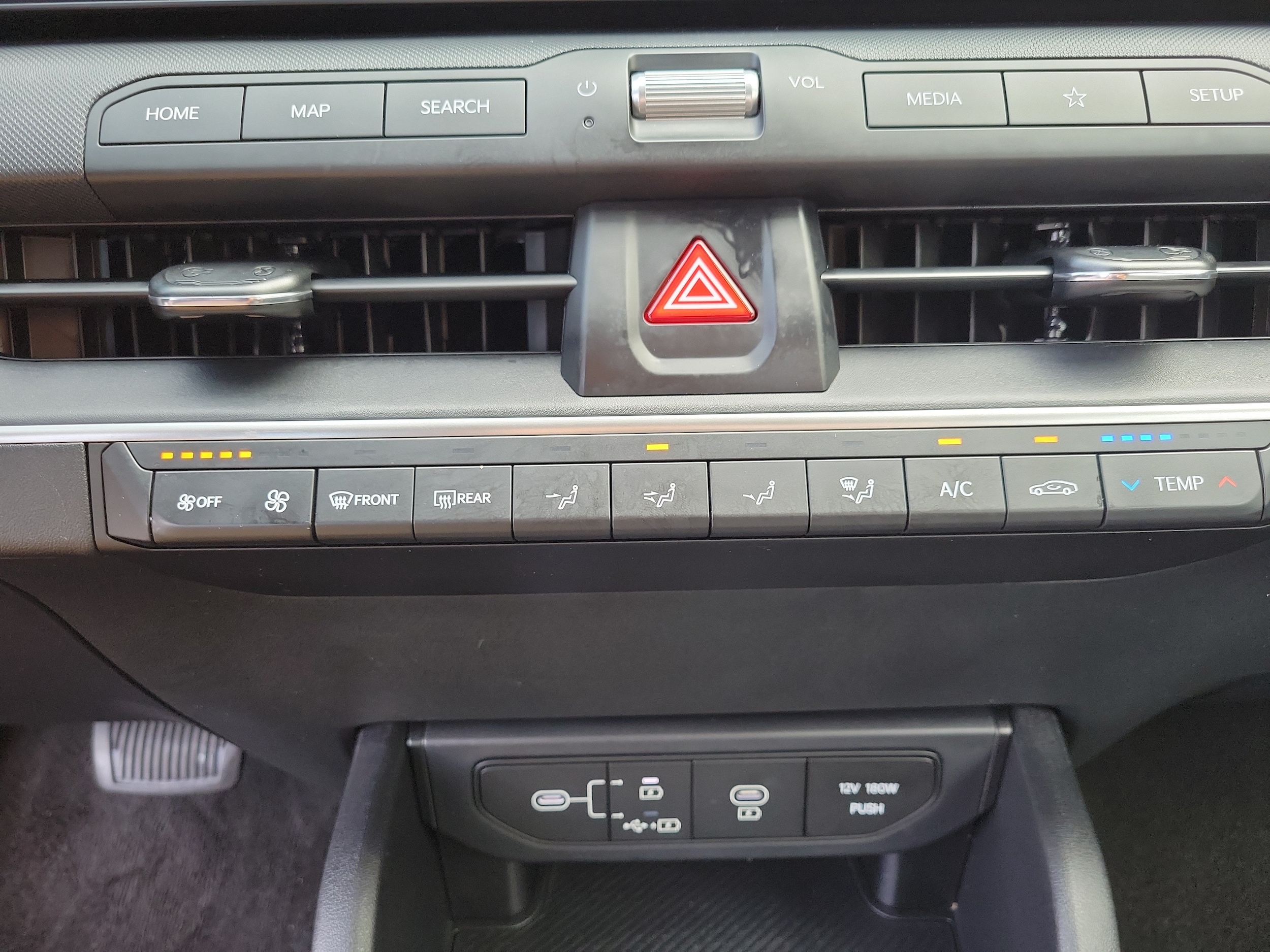 2025 Kia K4 LXS - Photo 17