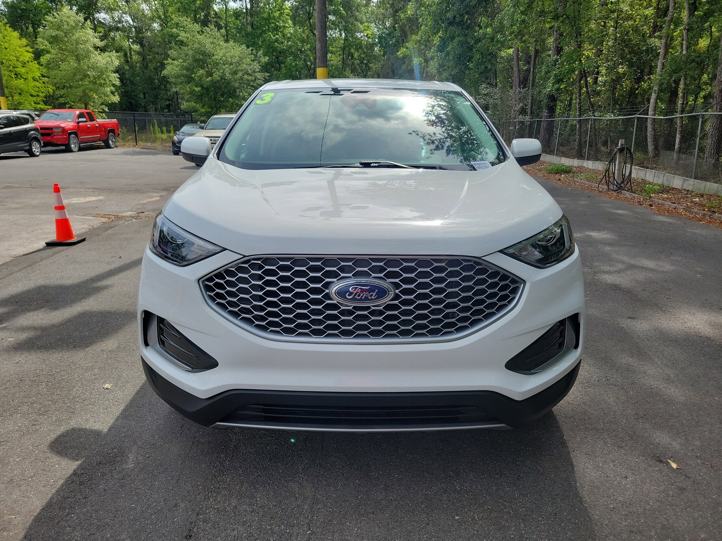 2023 Ford Edge SEL photo 2