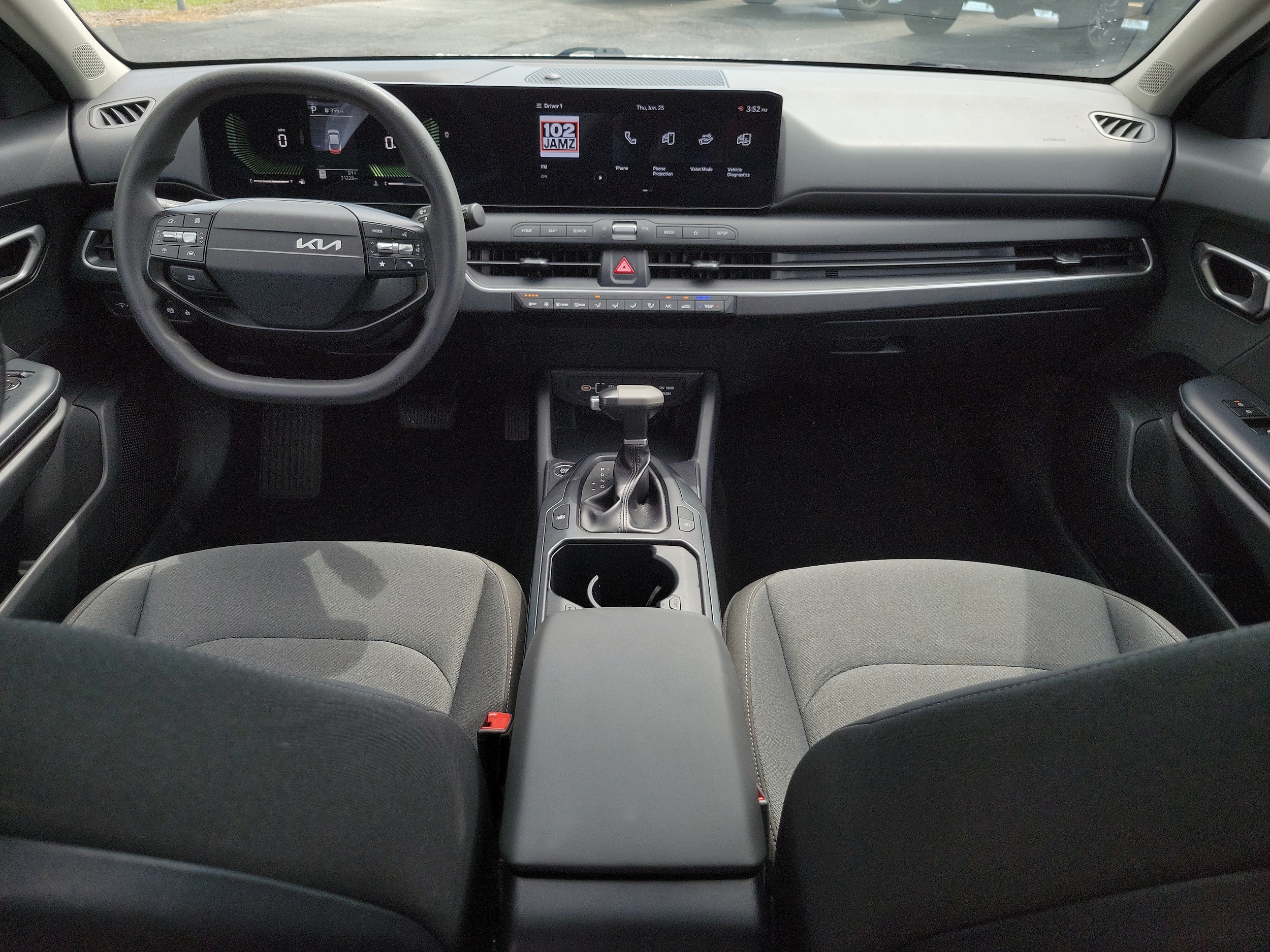 2025 Kia K4 LXS - Photo 18