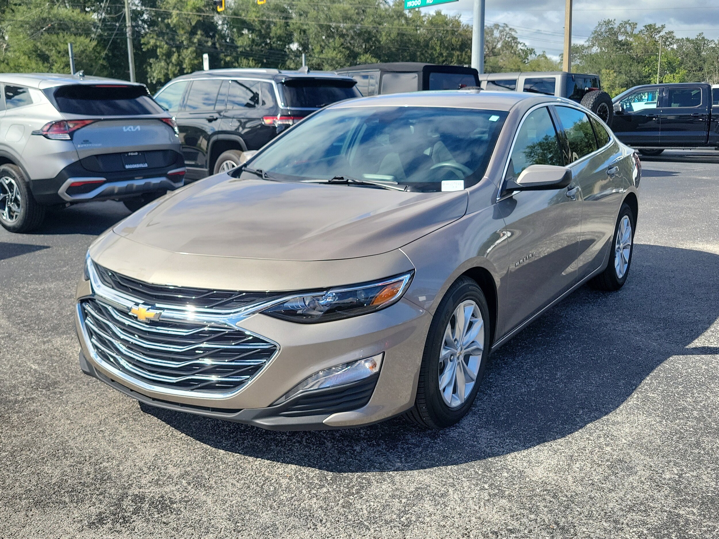 2024 Chevrolet Malibu 1LT photo 2