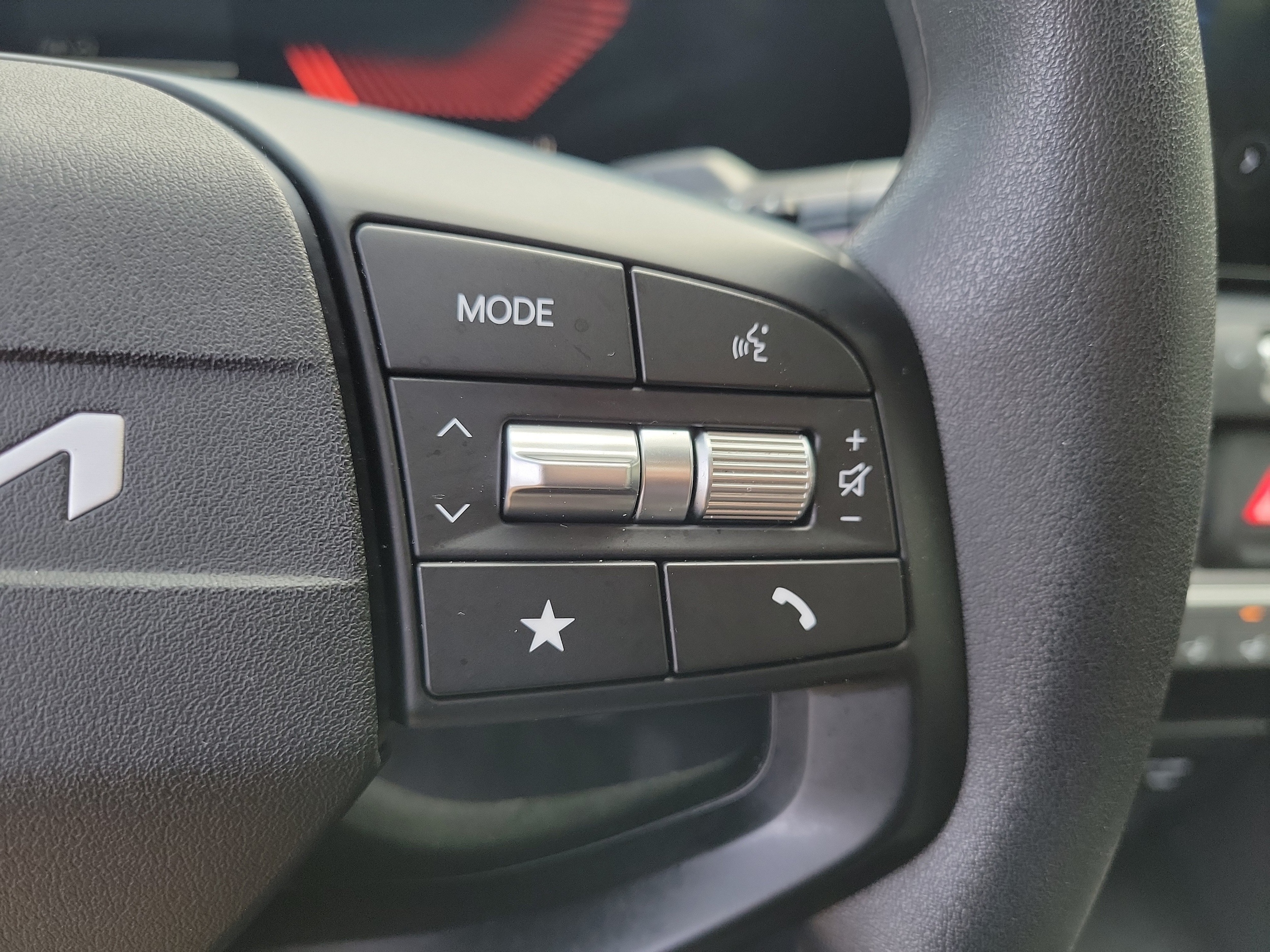 2025 Kia K4 LXS - Photo 25