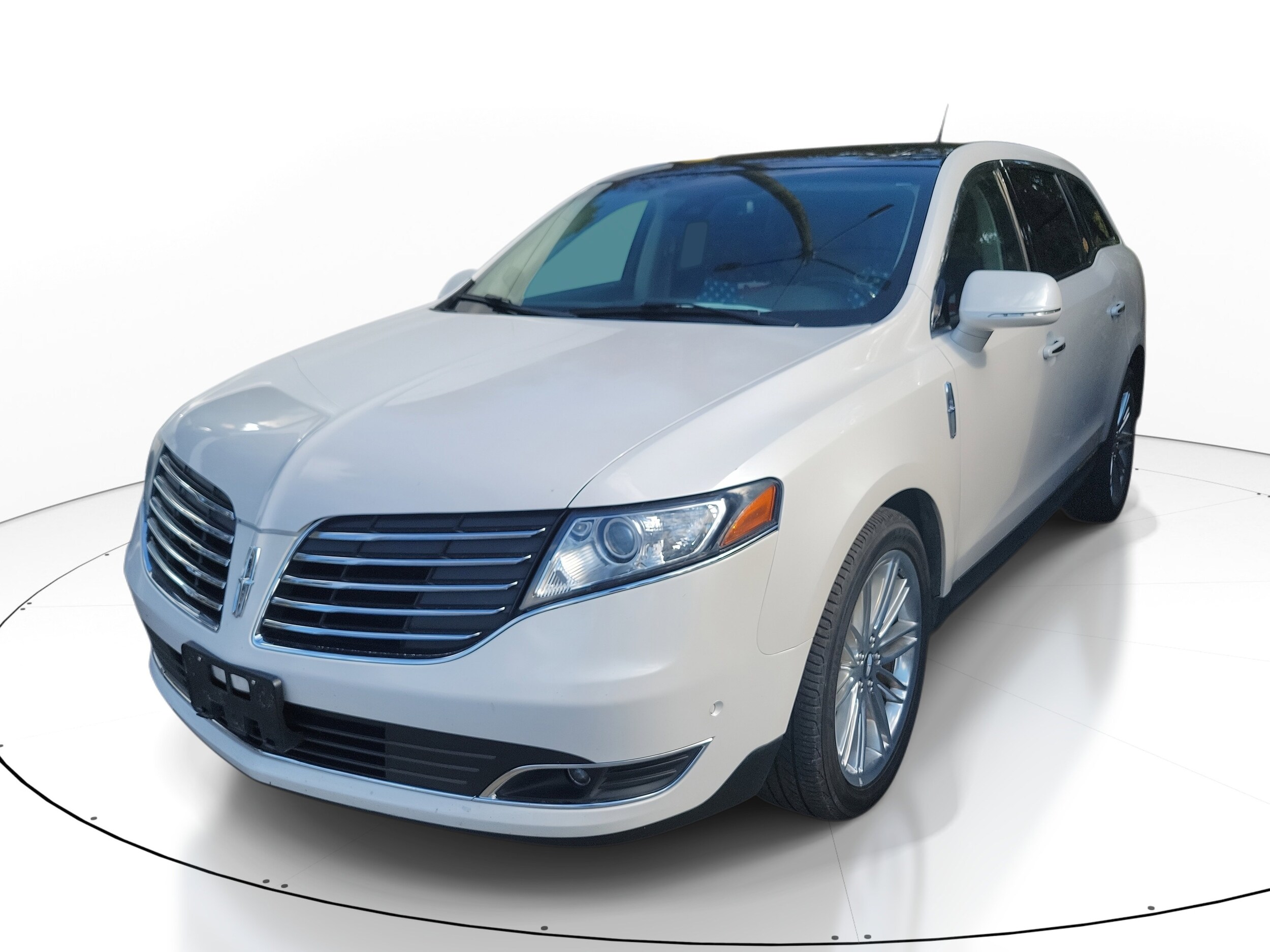 2019 Lincoln MKT photo 3