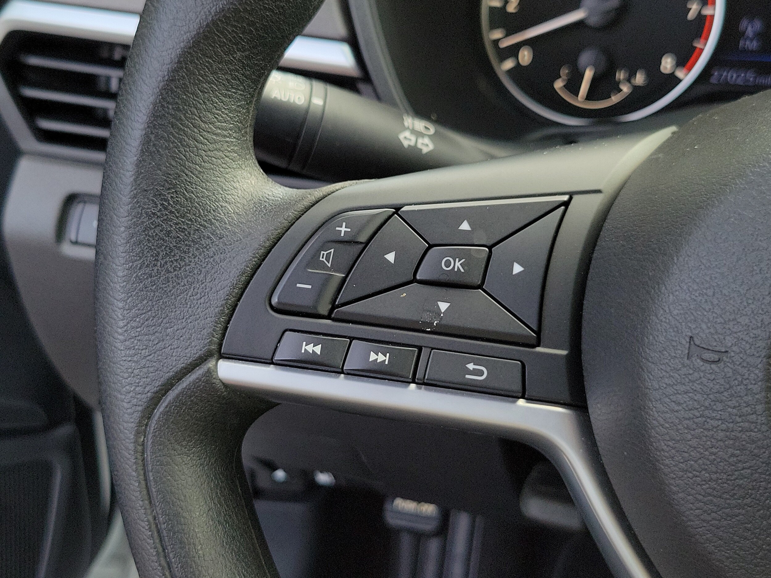 2025 Nissan Altima SV - Photo 26
