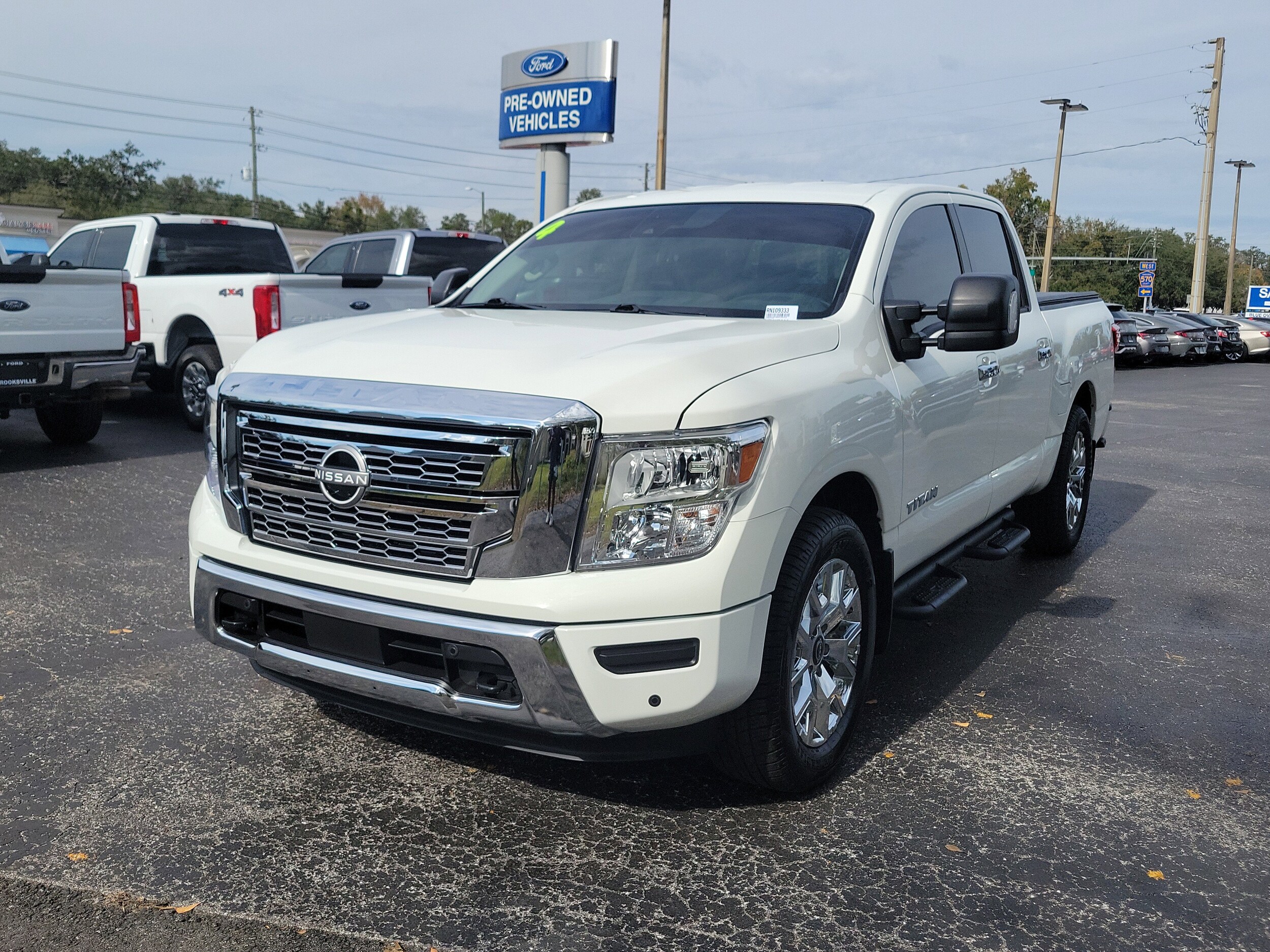 2024 Nissan Titan SV photo 3