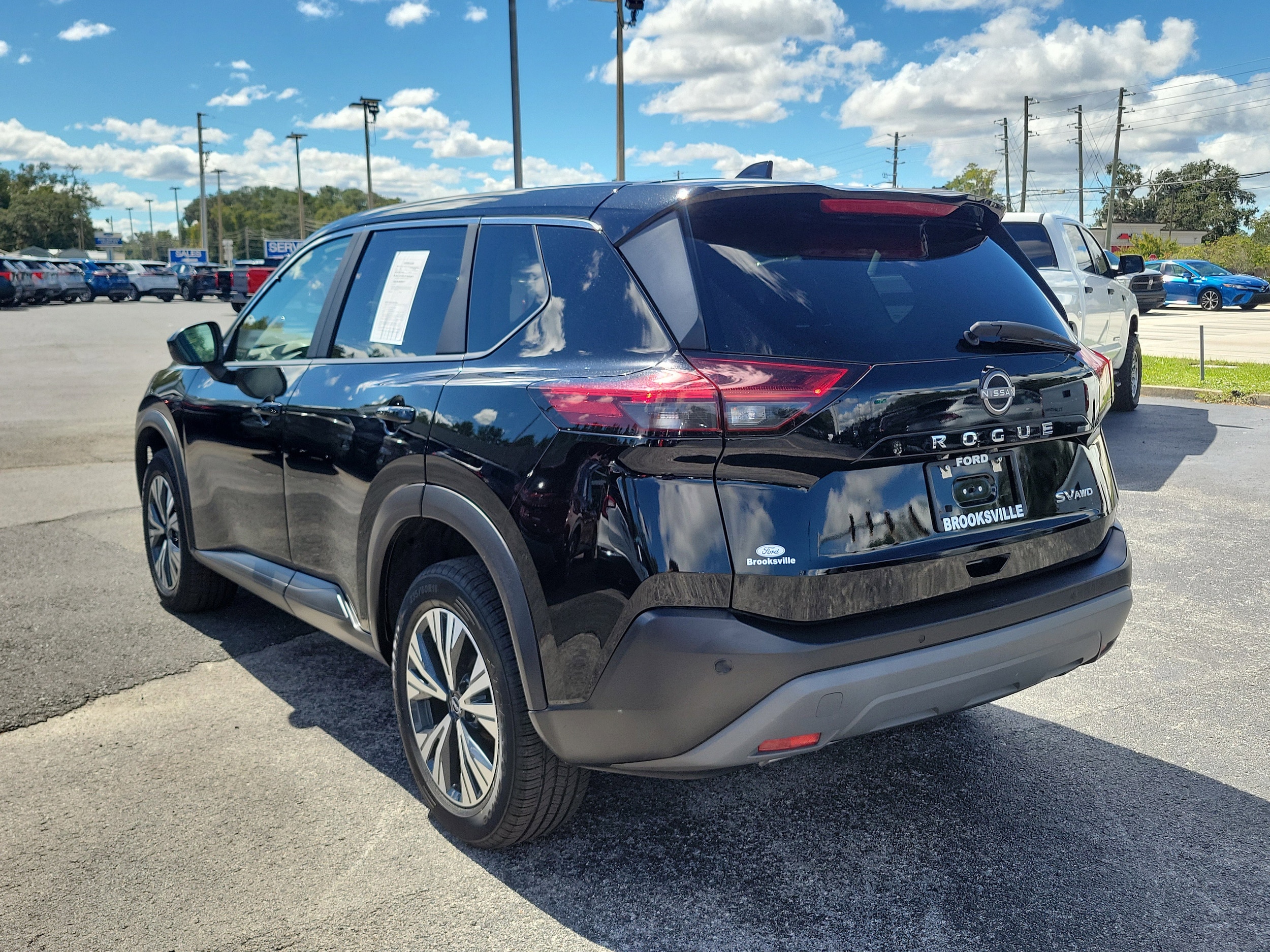 2023 Nissan Rogue SV photo 3