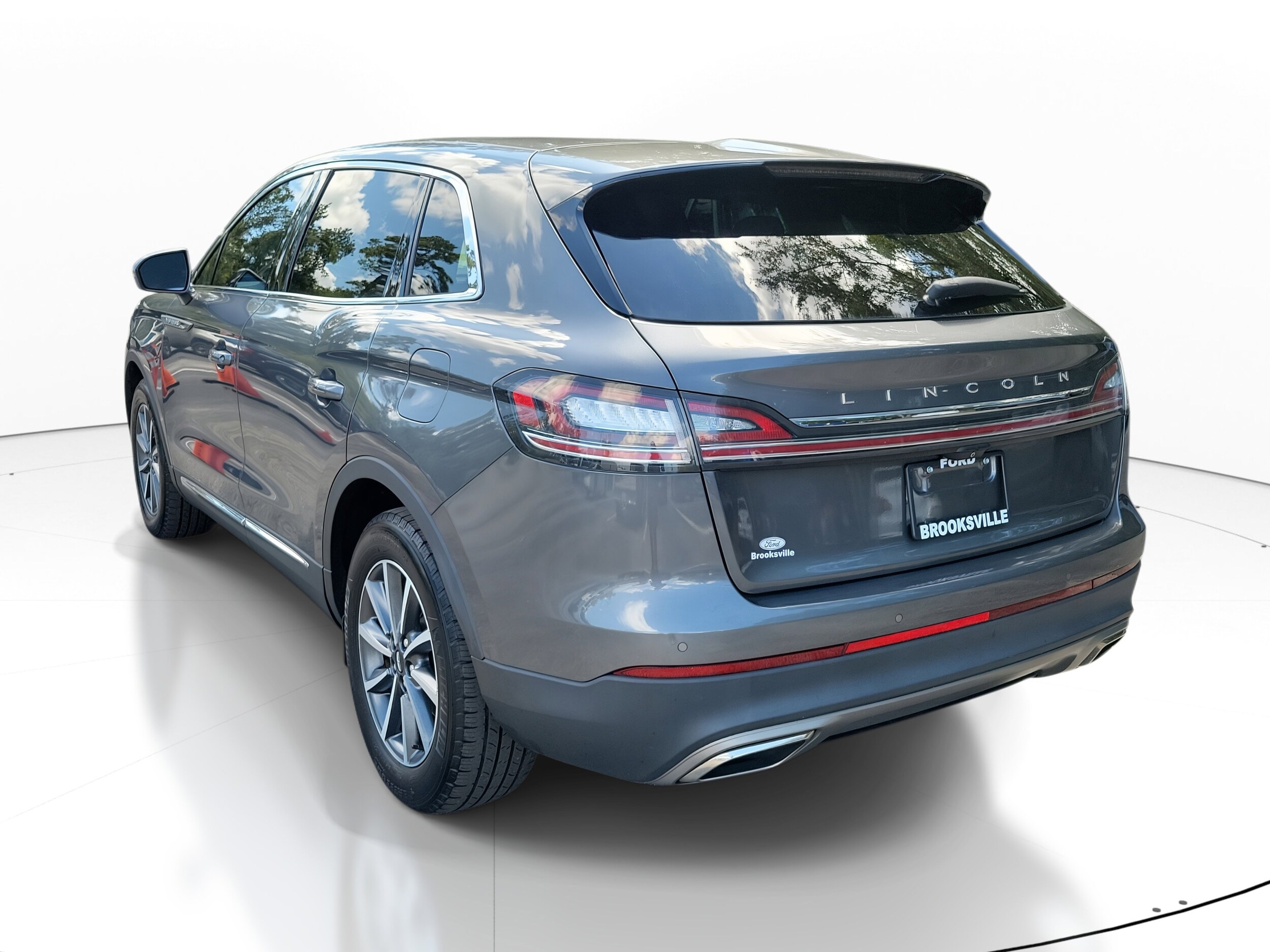 2021 Lincoln Nautilus Standard photo 4