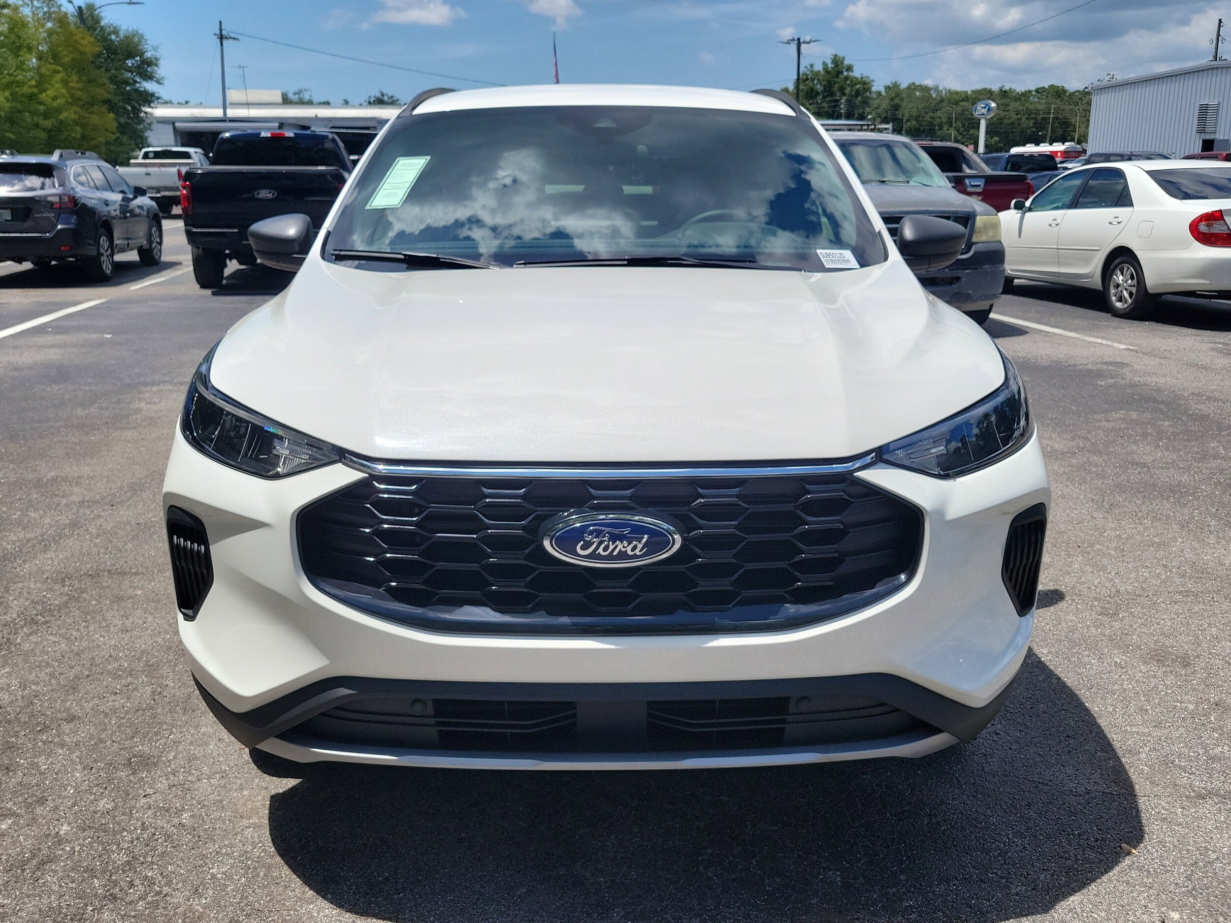 2025 Ford Escape ST-Line photo 2
