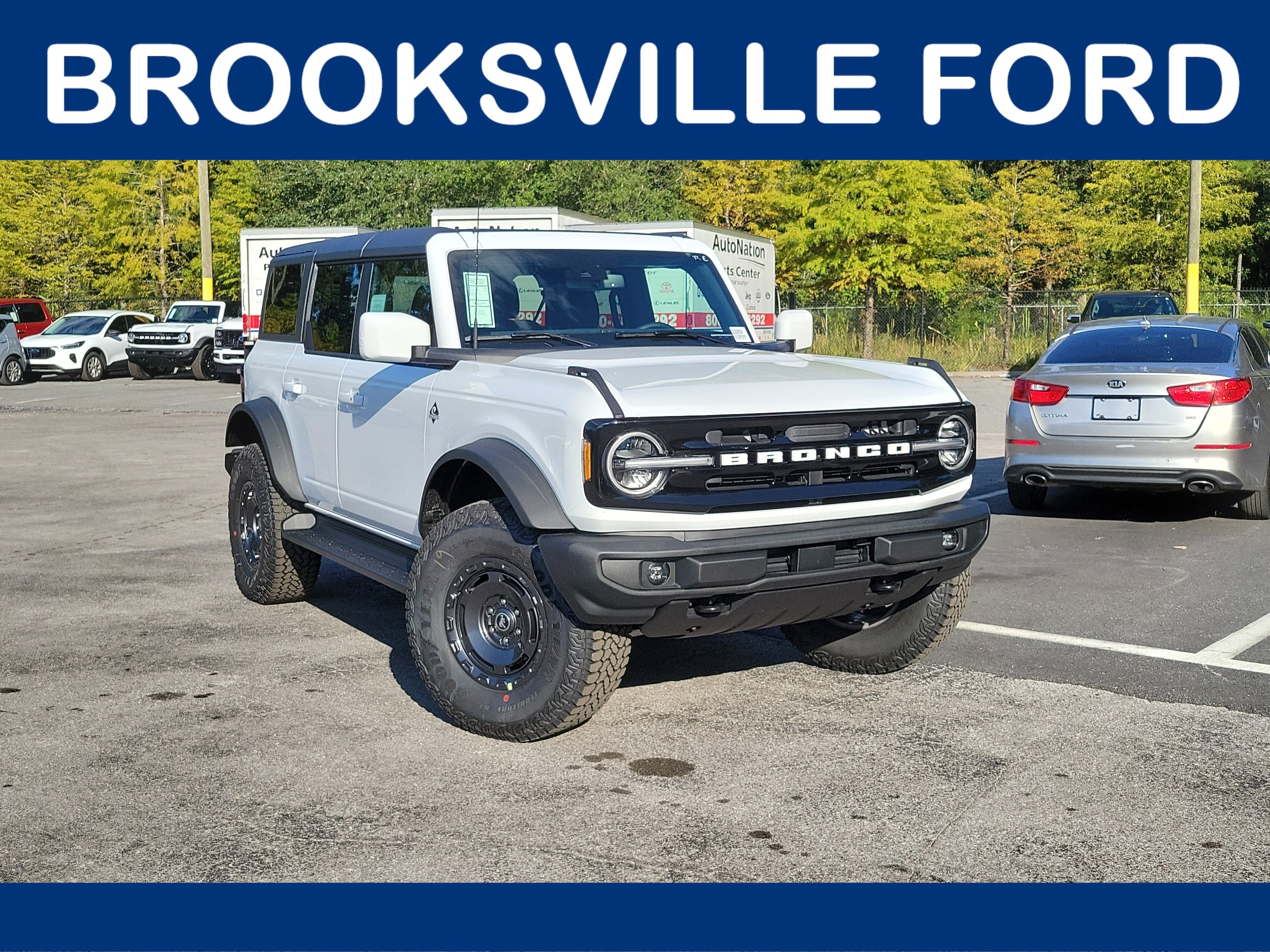 2025 Ford Bronco 4-Door Outer Banks's photo