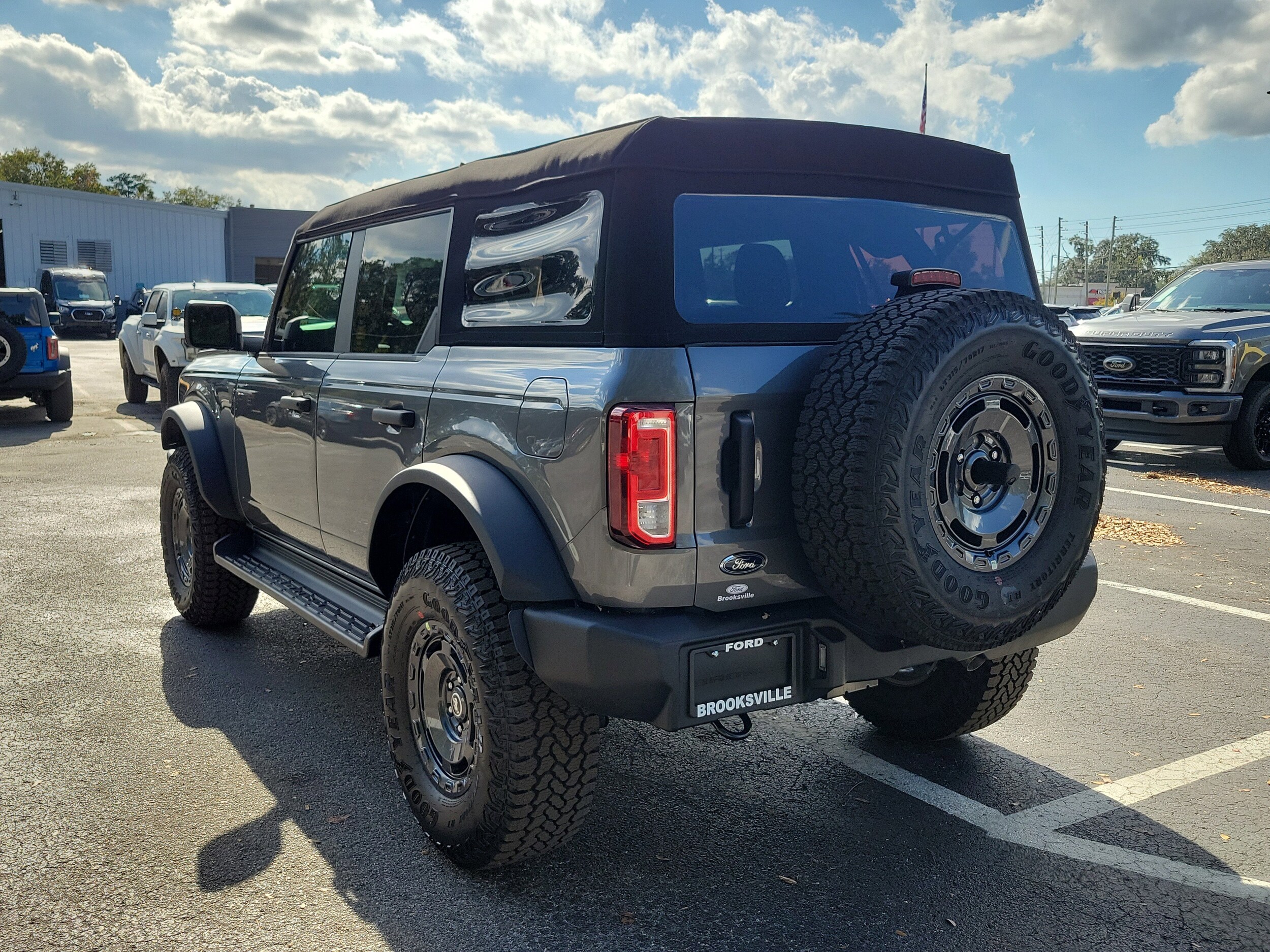 2025 Ford Bronco Base photo 3