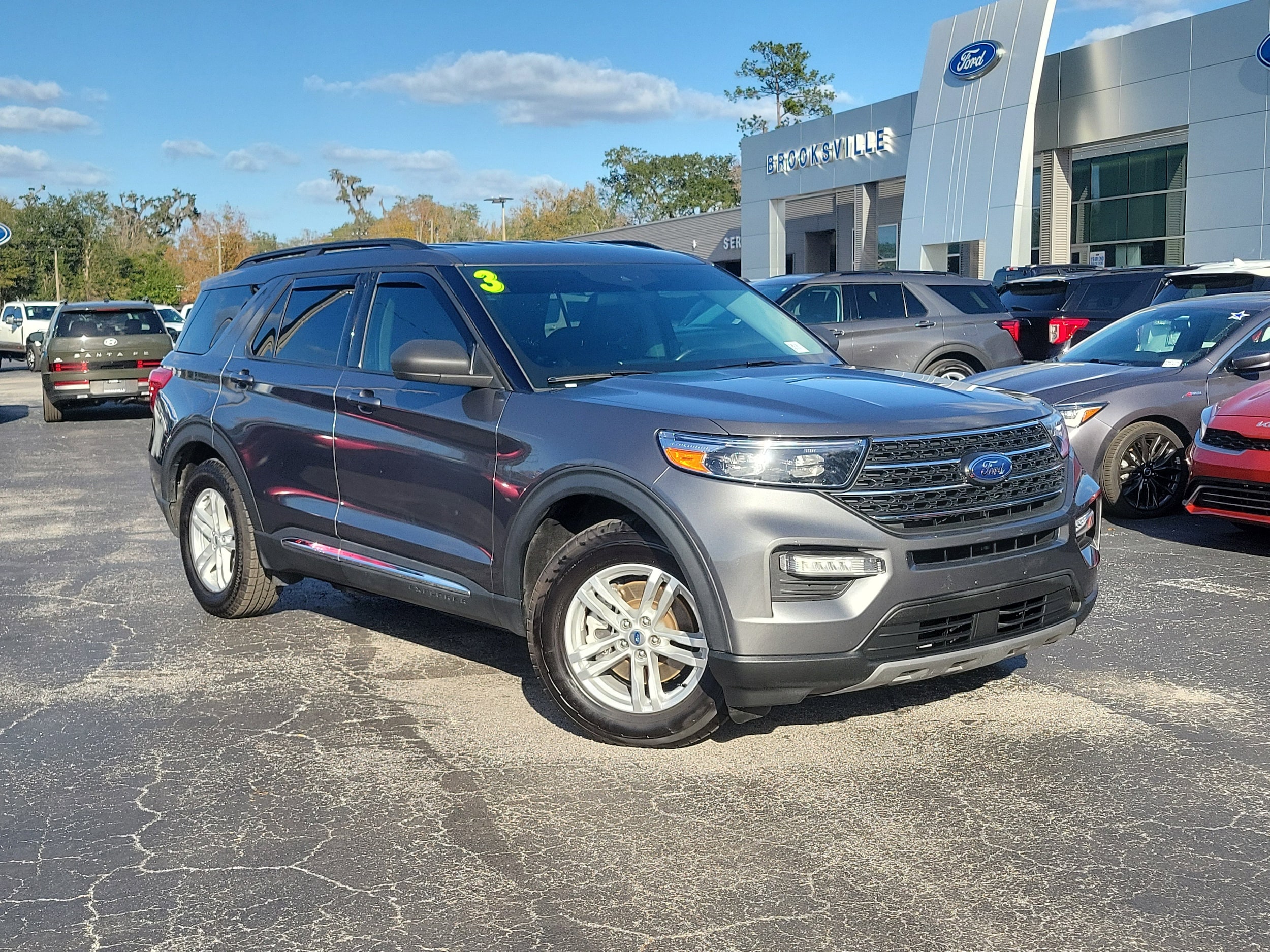 2023 Ford Explorer XLT's photo