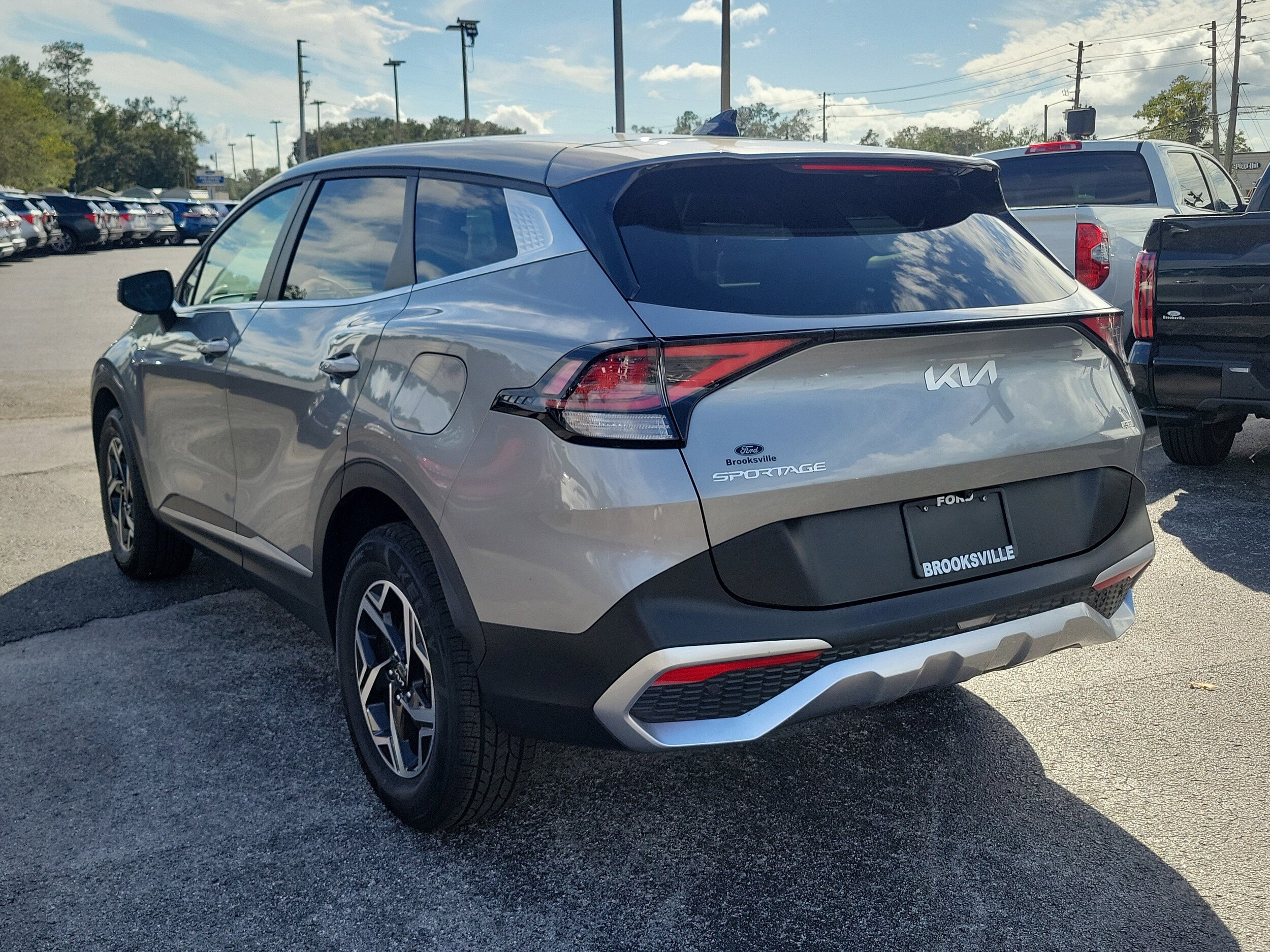 2024 Kia Sportage LX photo 2