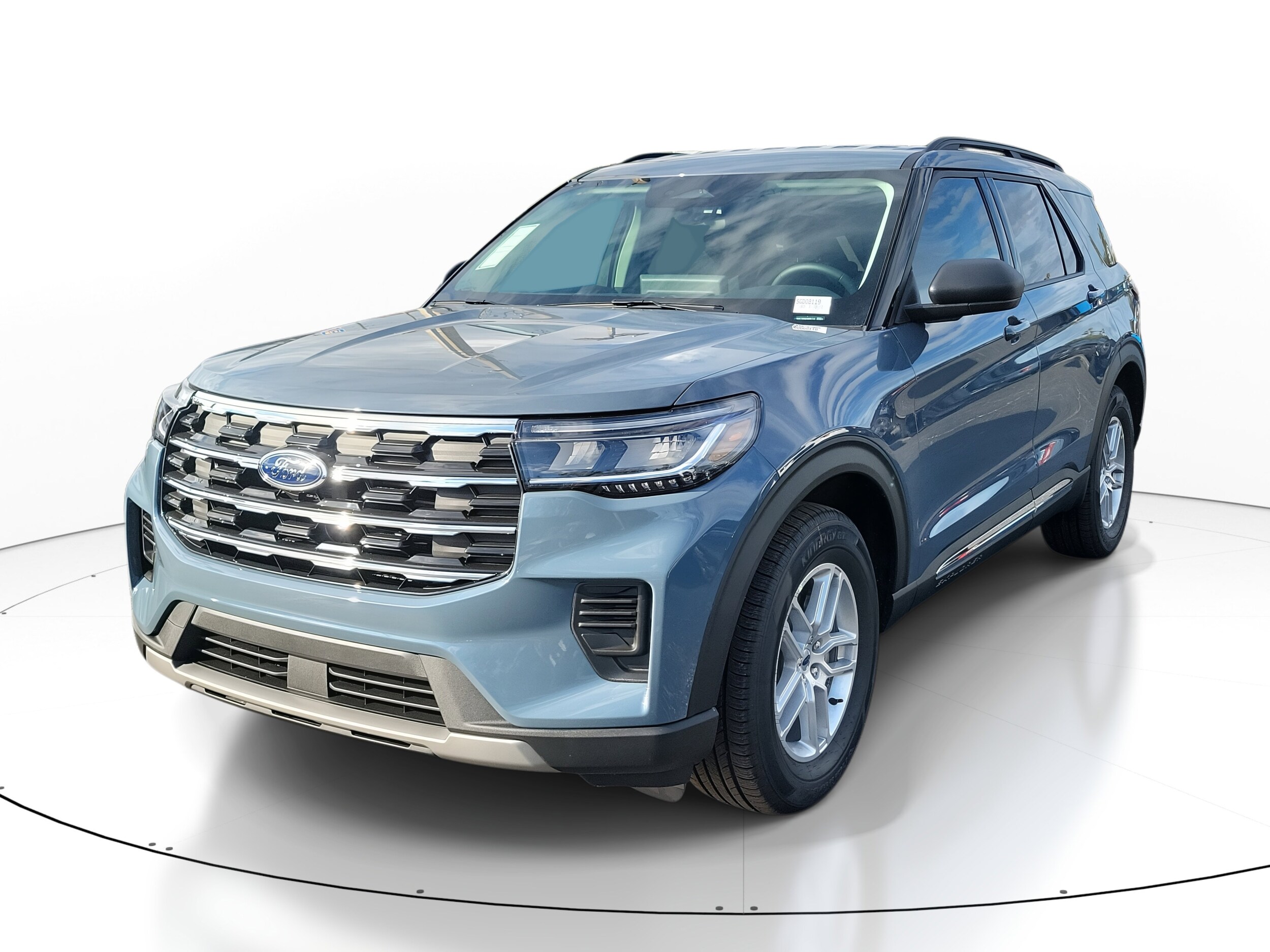 2025 Ford Explorer photo 3