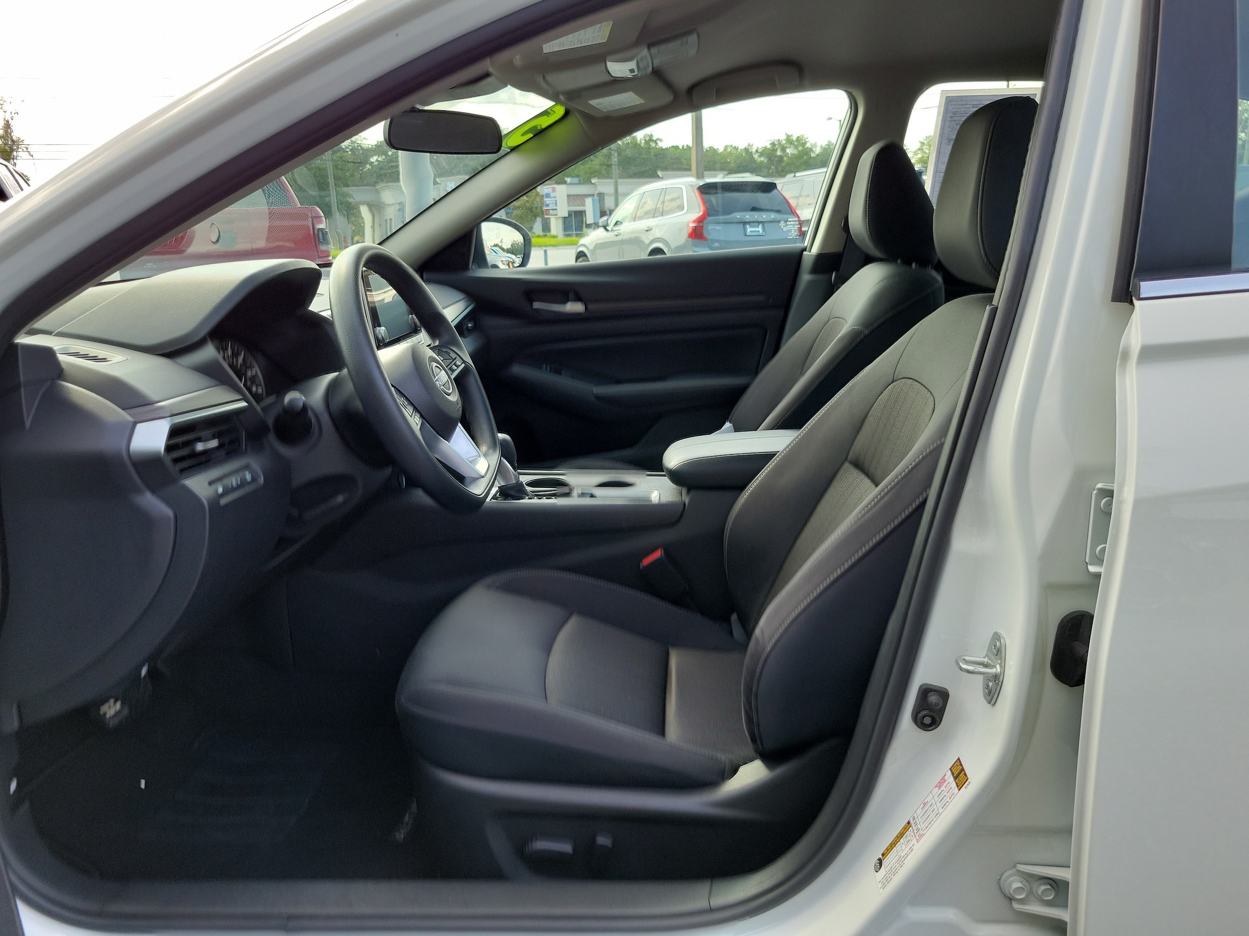2025 Nissan Altima SV - Photo 16