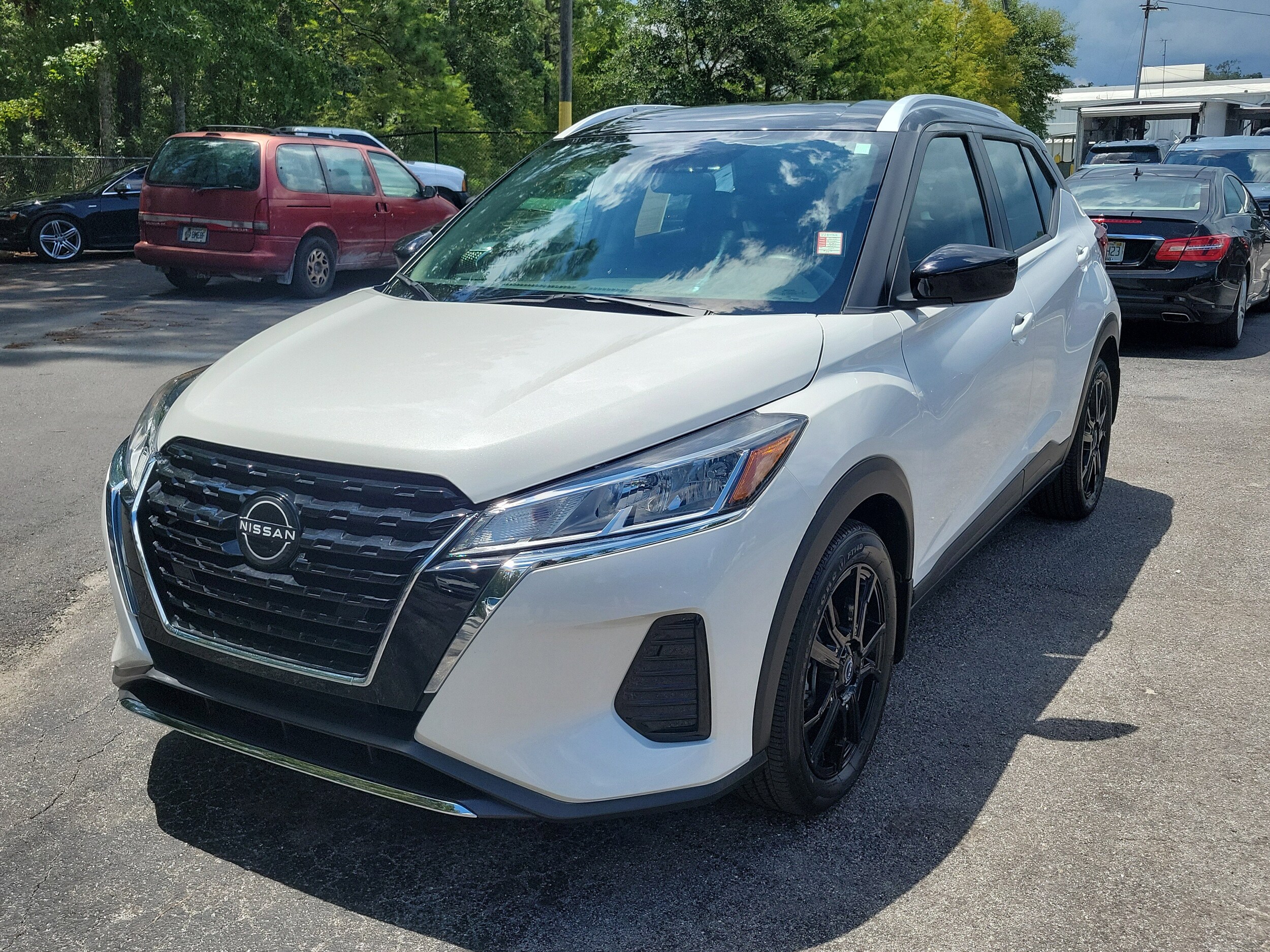 2022 Nissan Kicks SV photo 2