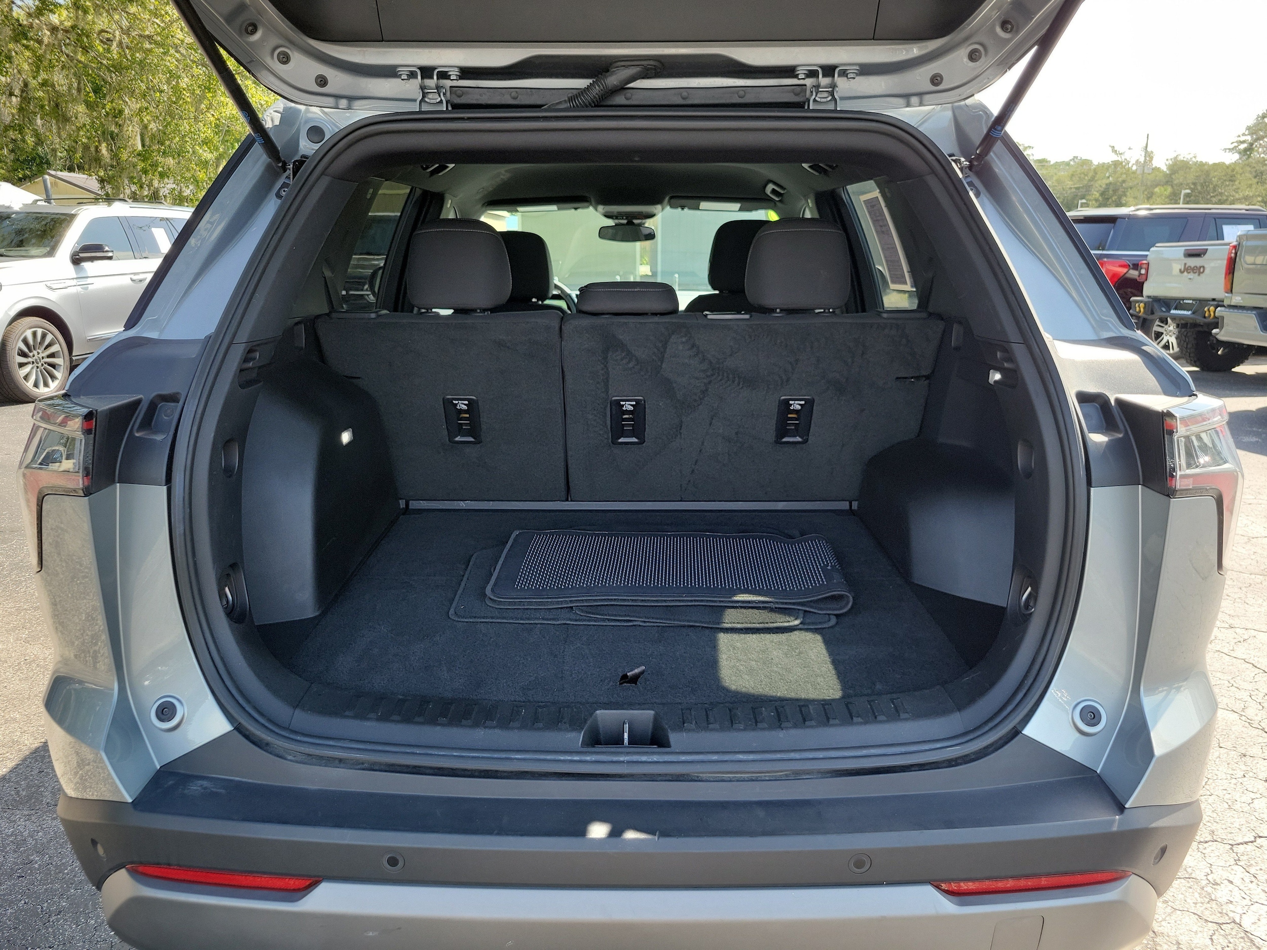 2025 Chevrolet Equinox LT - Photo 23