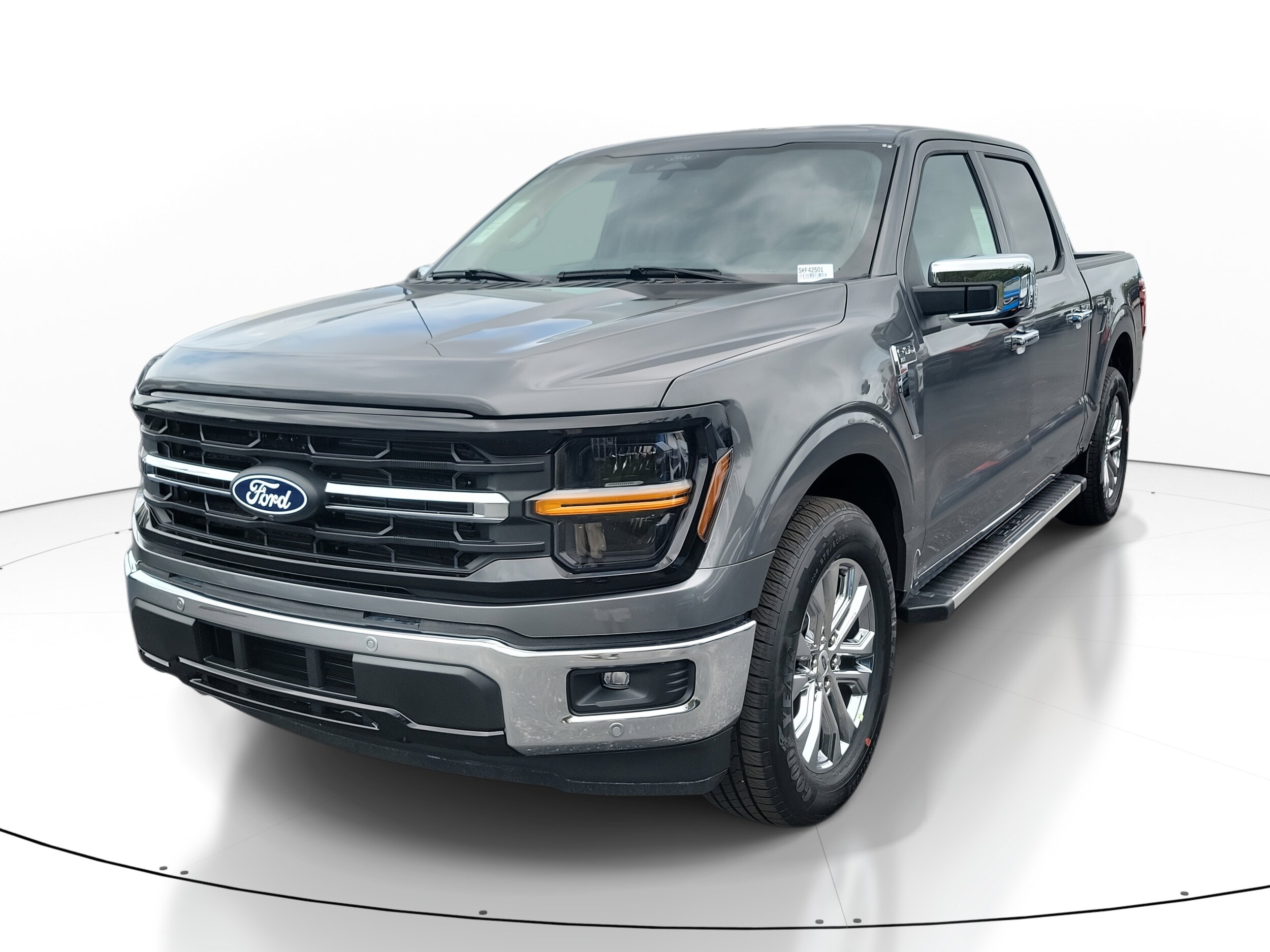 2025 Ford F-150 XLT photo 3