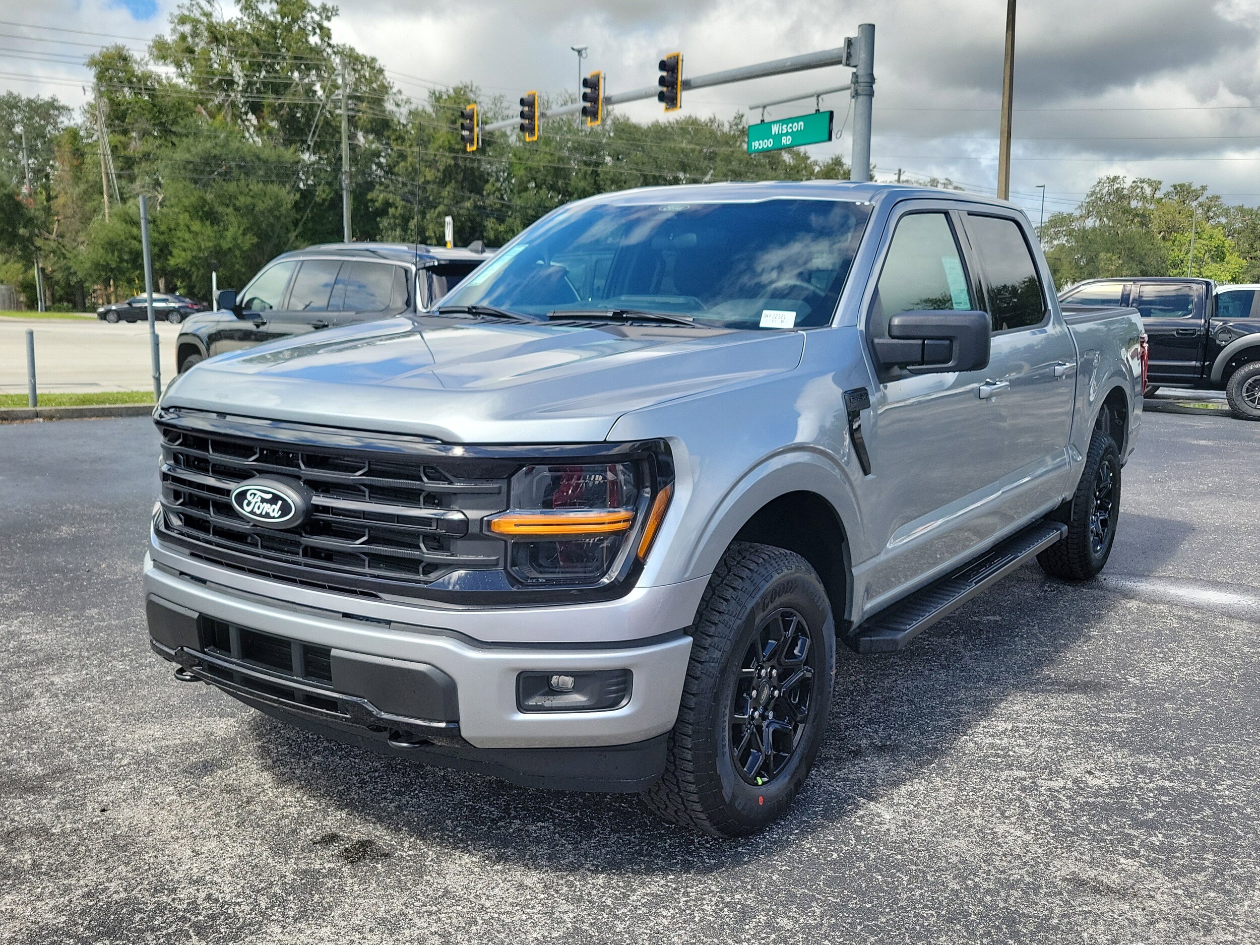 2025 Ford F-150 XLT photo 2