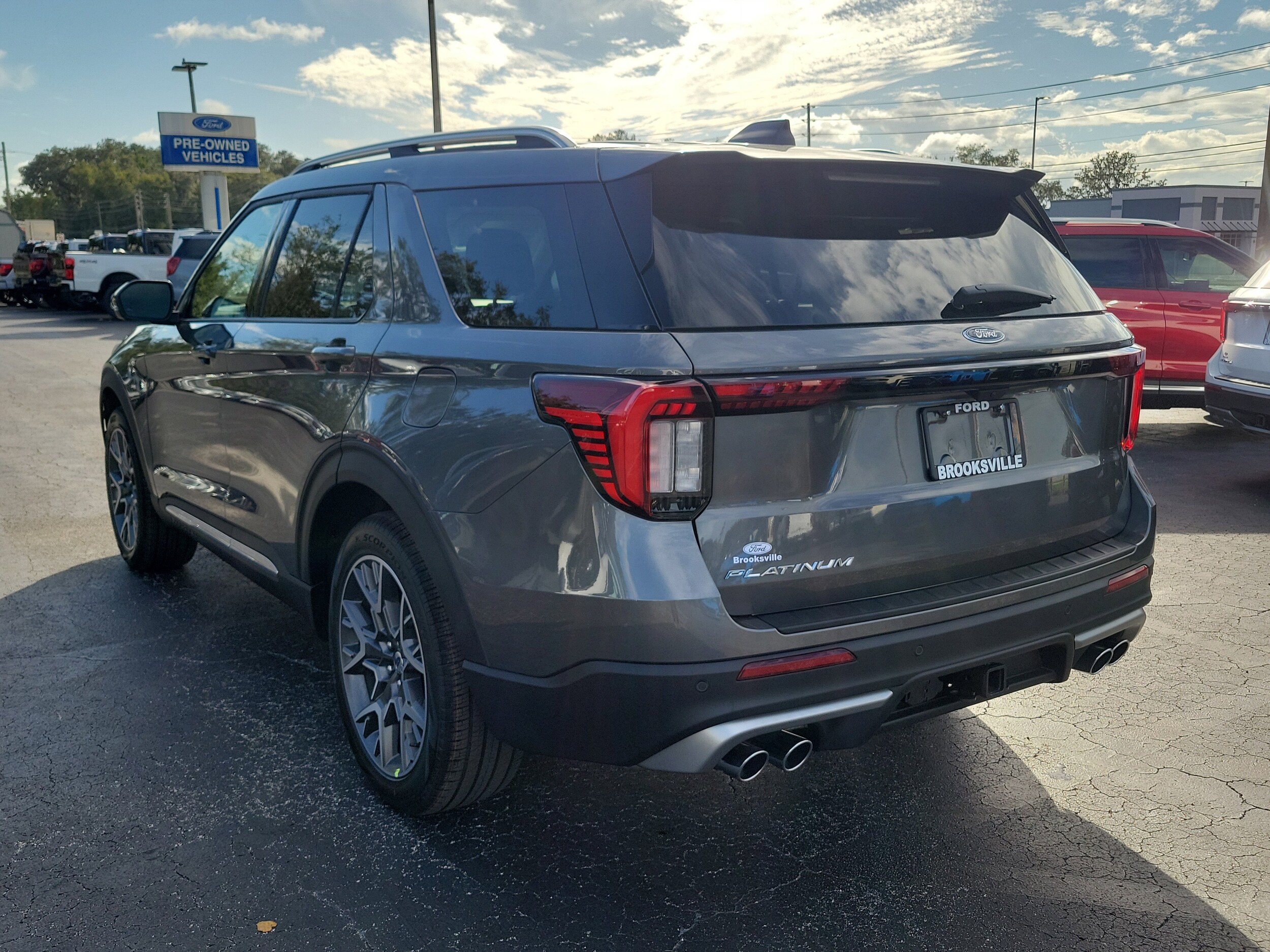 2025 Ford Explorer Platinum photo 4