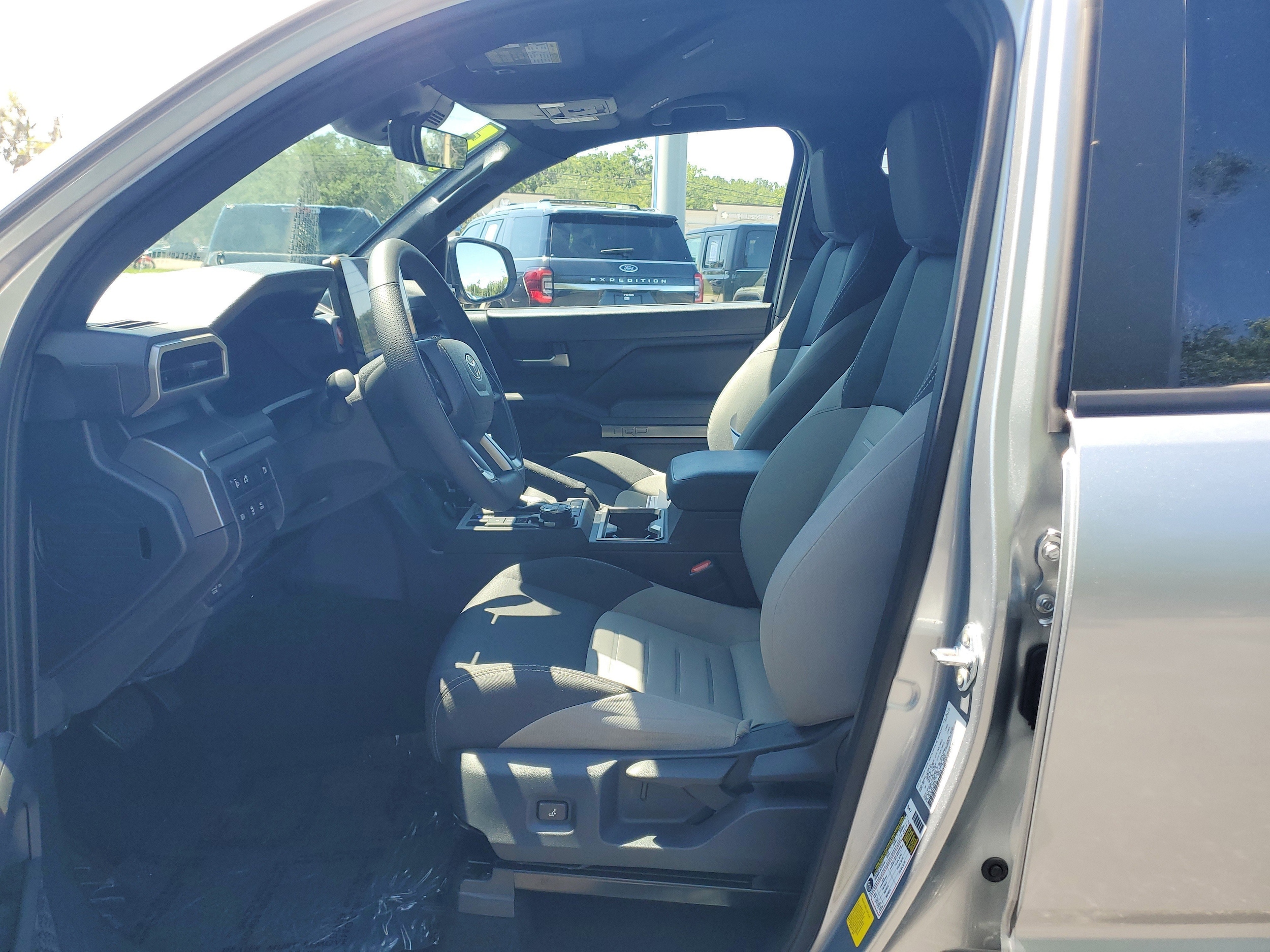 2025 Toyota Tacoma TRD Off Road - Photo 18