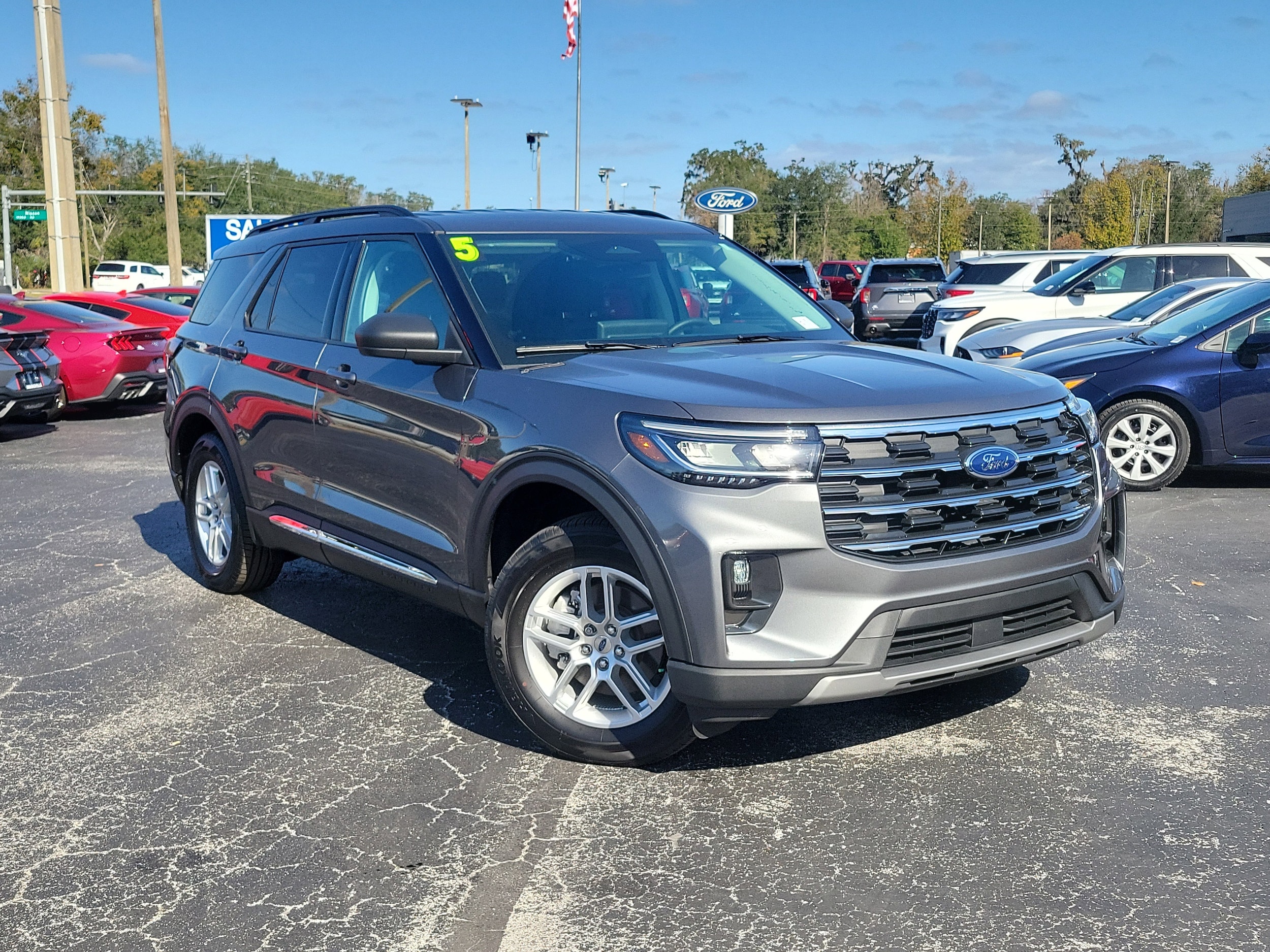 2025 Ford Explorer Active's photo