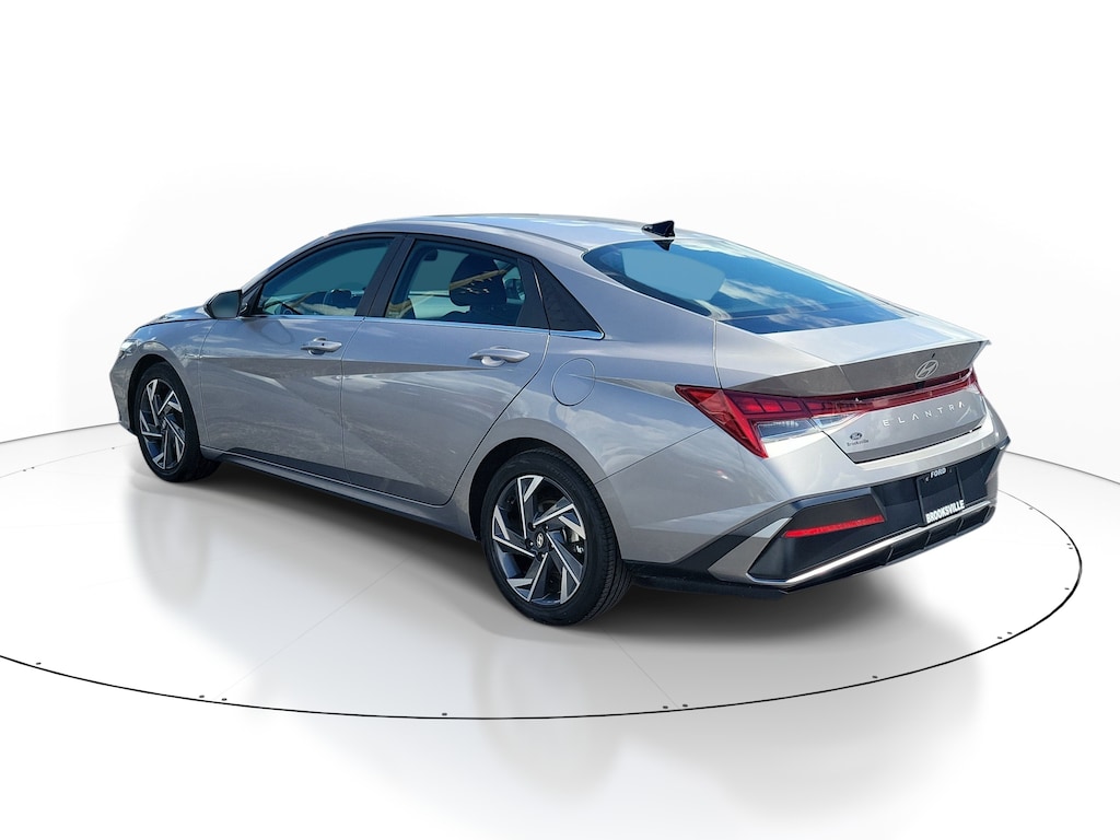 Used 2025 Hyundai Elantra SEL Convenience Sedan