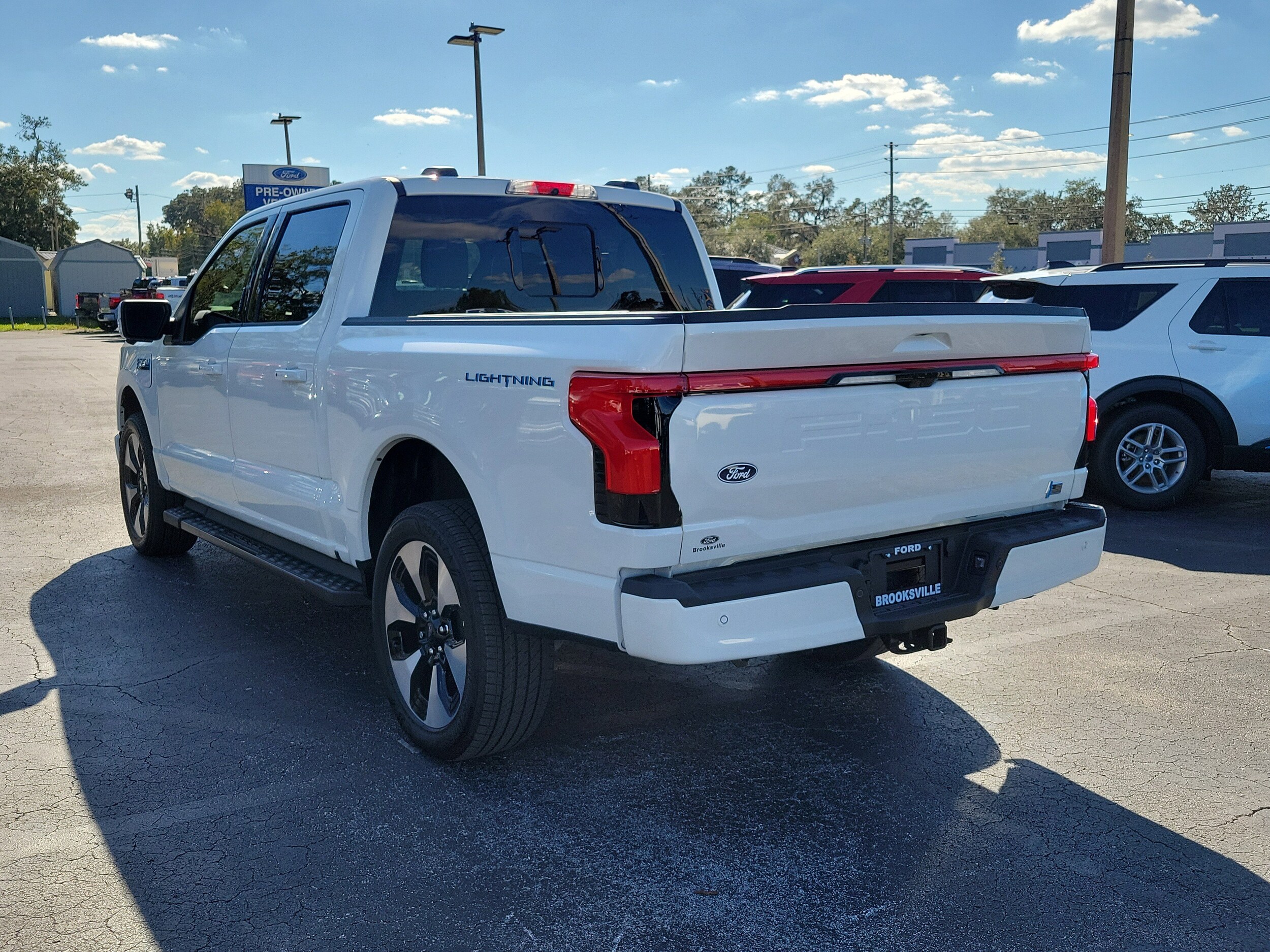 2025 Ford F-150 Lightning Platinum photo 4