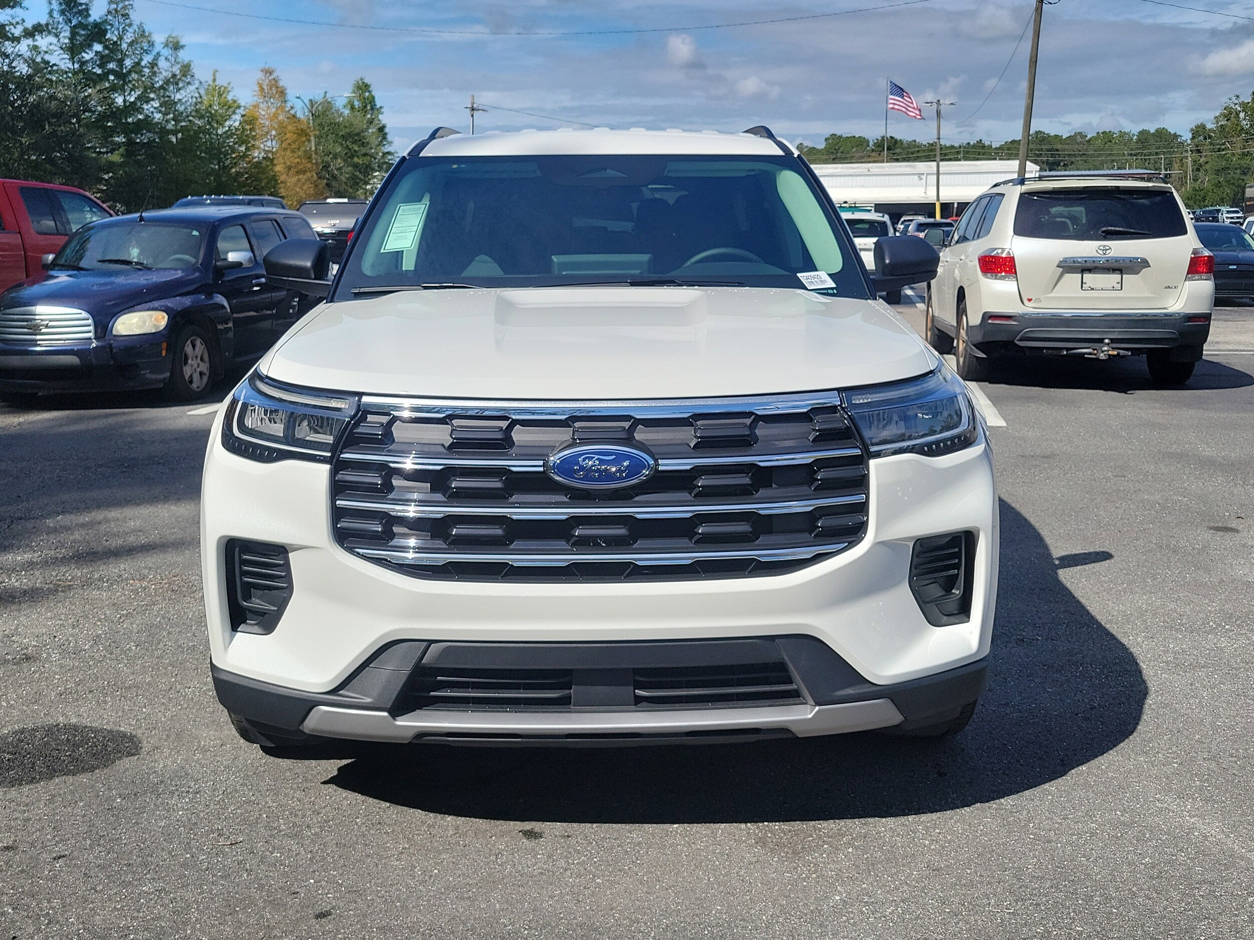 2026 Ford Explorer photo 2