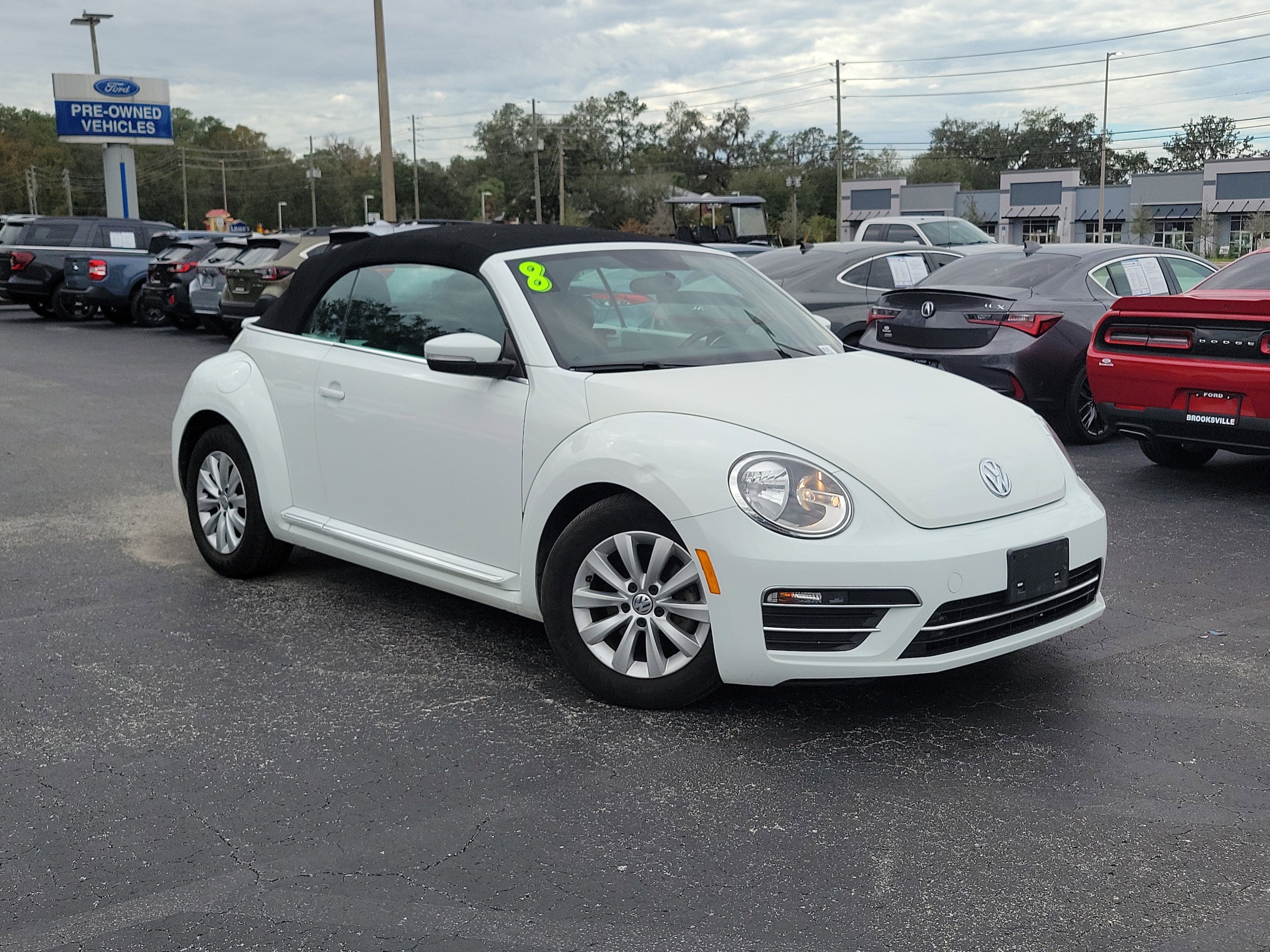 2018 Volkswagen Beetle SE's photo