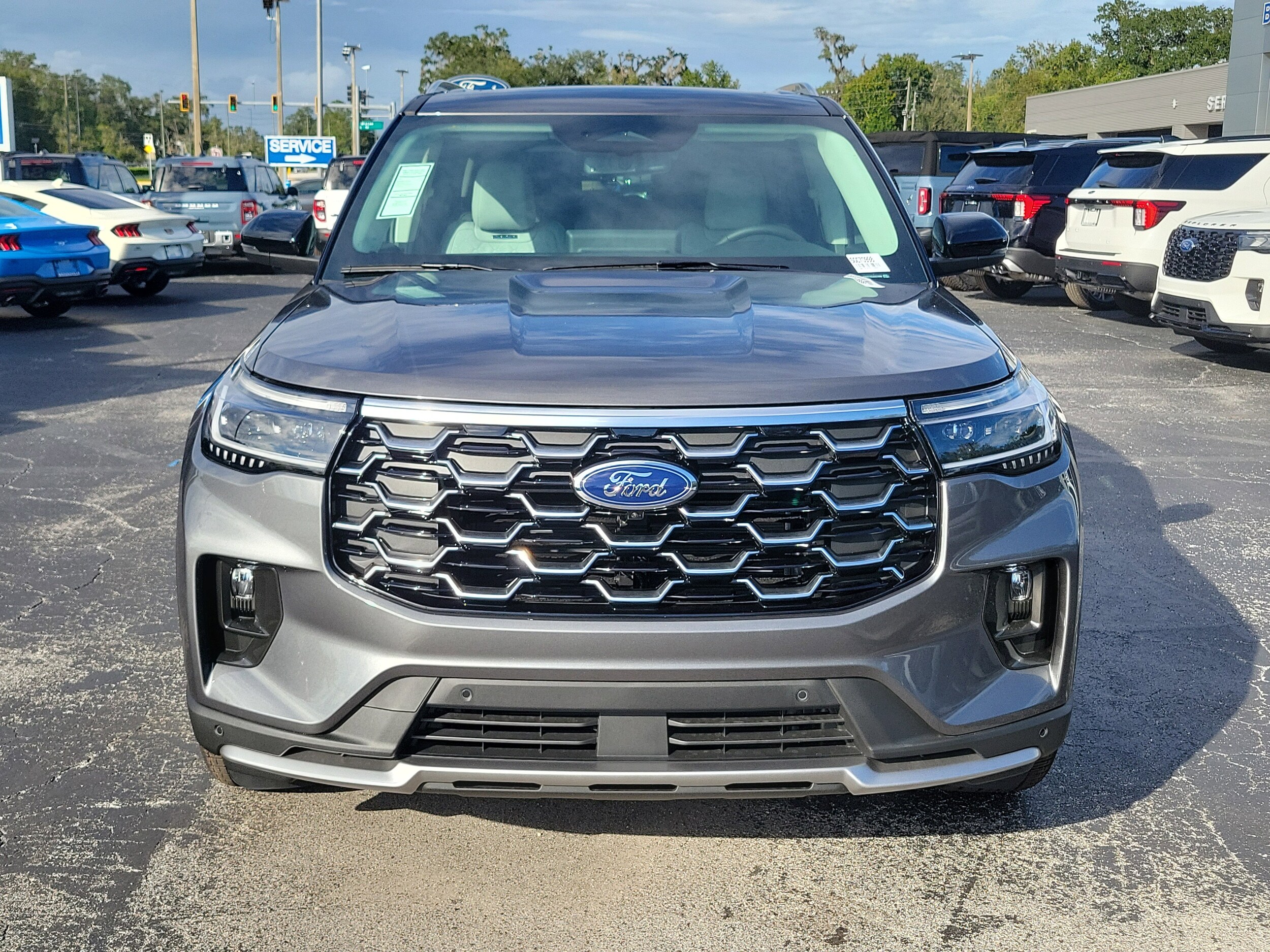 2025 Ford Explorer Platinum photo 2