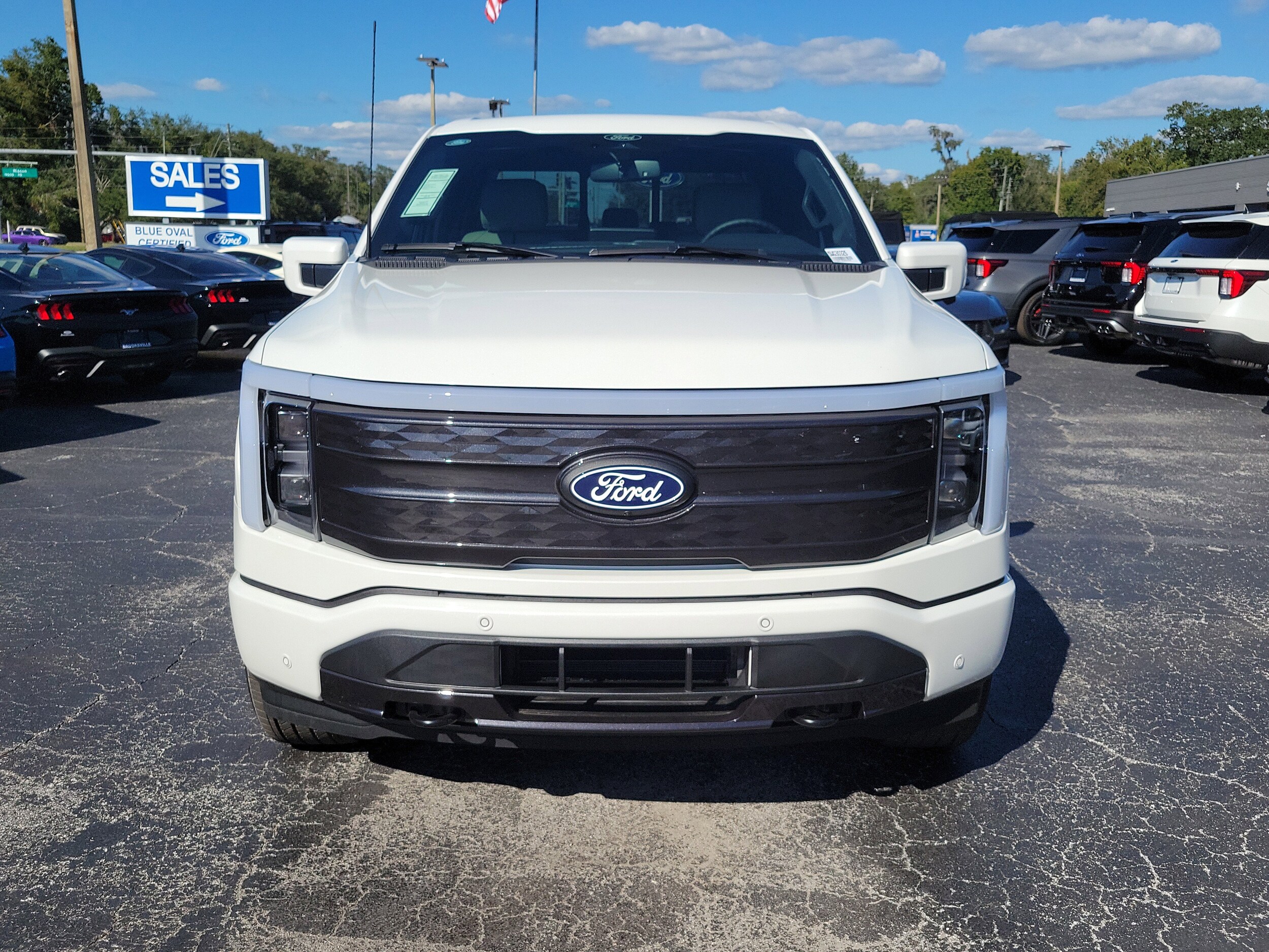 2025 Ford F-150 Lightning Platinum photo 2