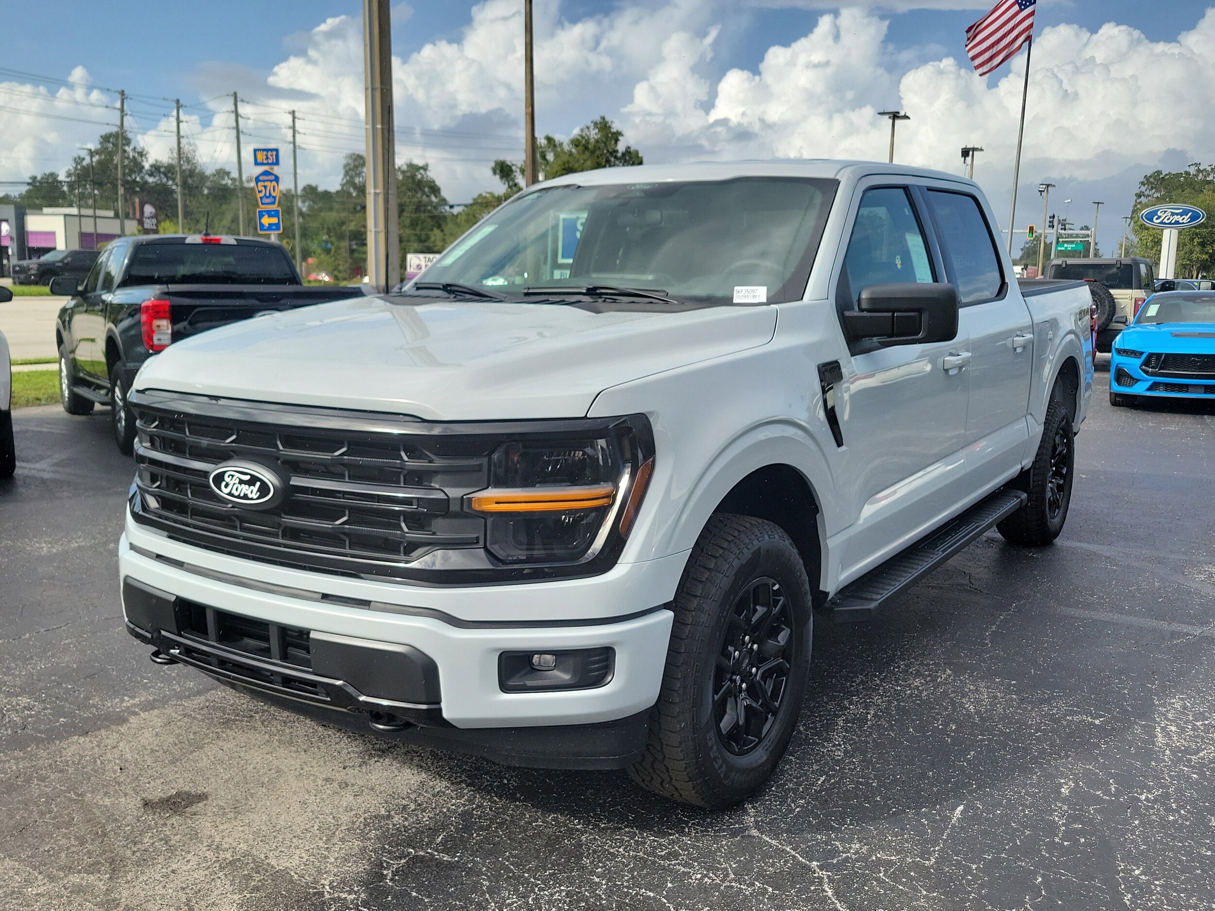 2025 Ford F-150 XLT photo 3