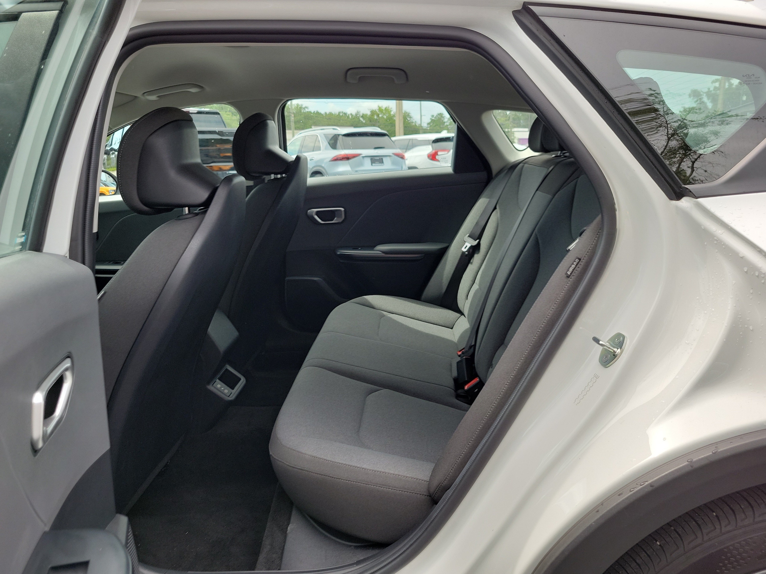 2025 Kia K4 LXS - Photo 22