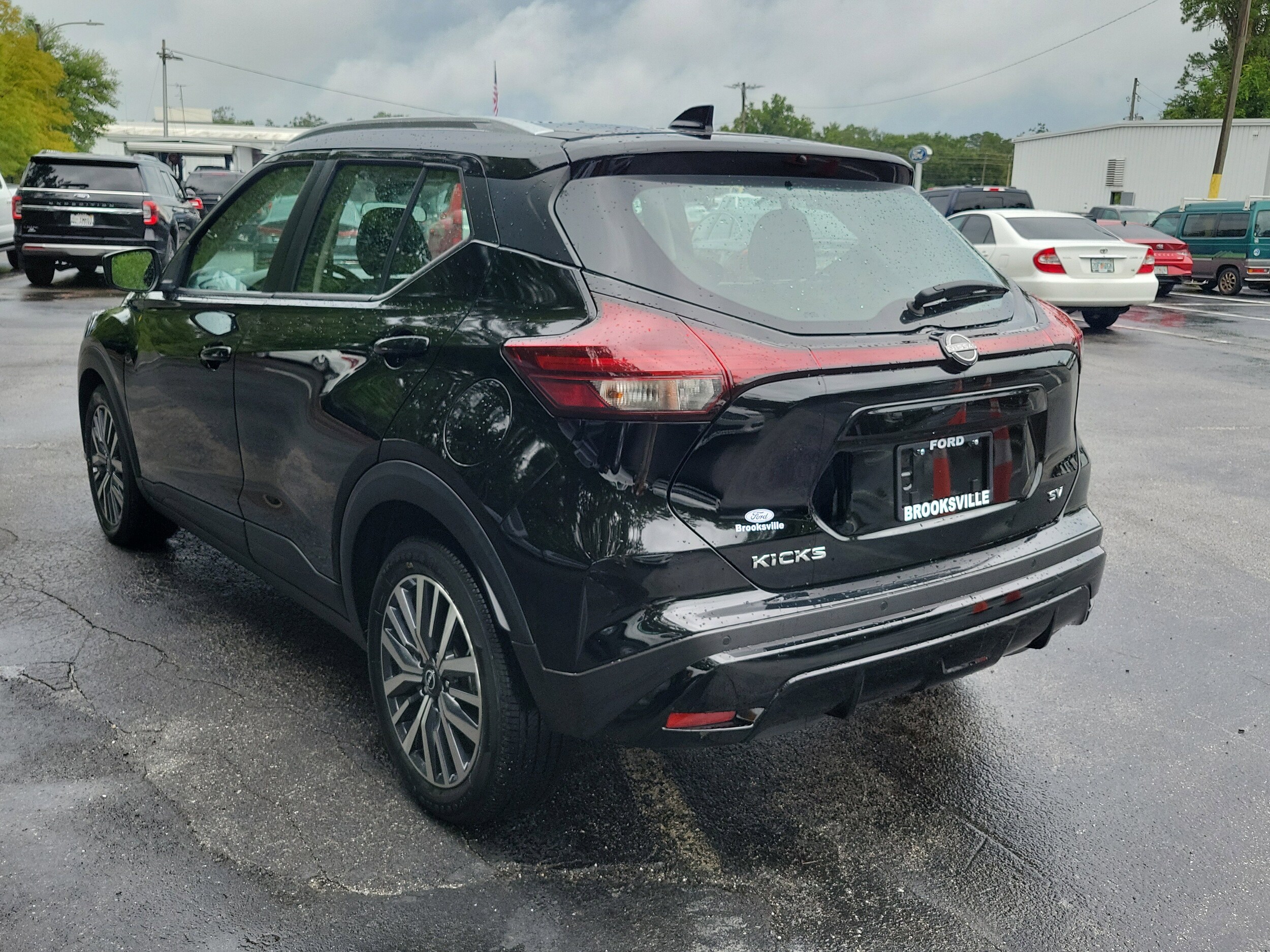 2024 Nissan Kicks SV photo 4