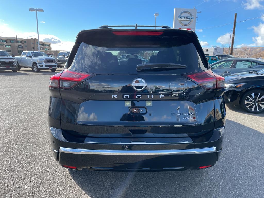 2025 Nissan Rogue Platinum photo 4