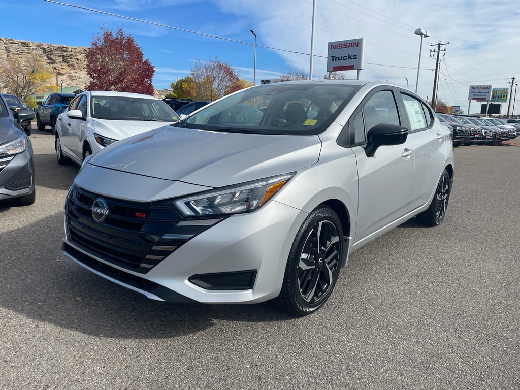 2025 Nissan Versa Sedan SR's photo