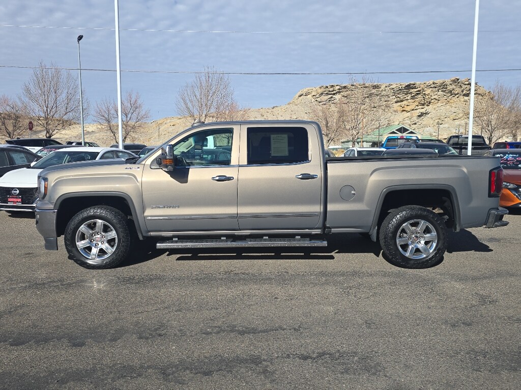 2017 Gmc Sierra 1500 SLT photo 2