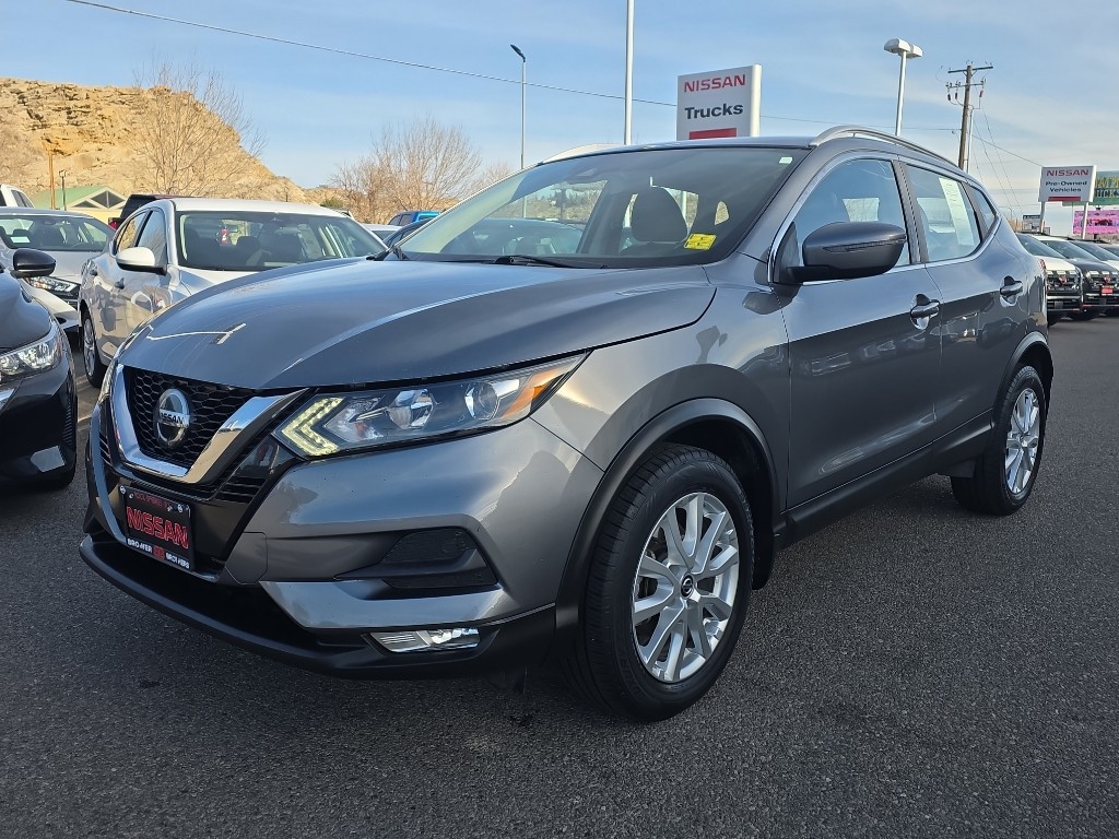 2021 Nissan Rogue Sport SV's photo