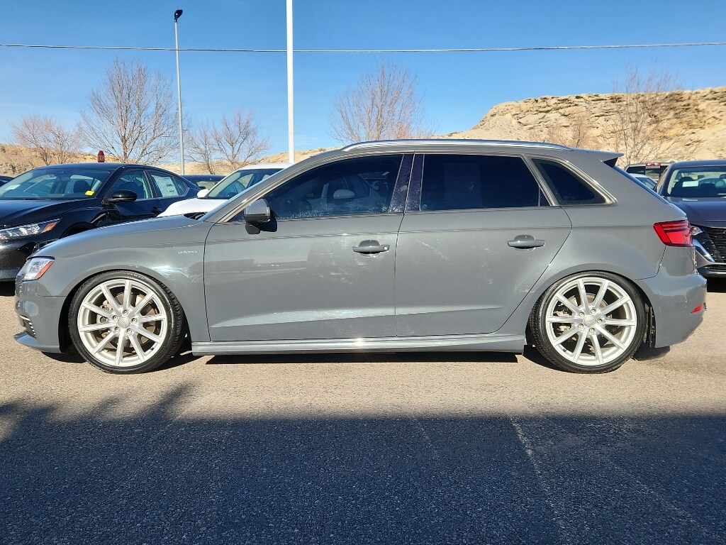 2017 Audi A3 E-tron Premium photo 2