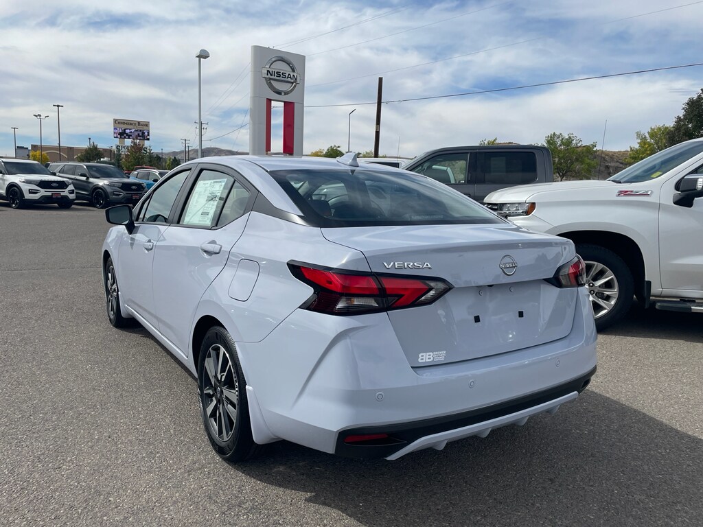 2025 Nissan Versa SV photo 3