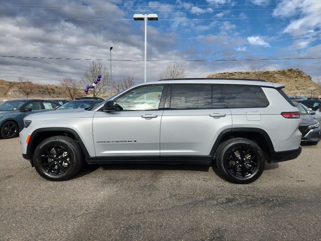 2024 Jeep Grand Cherokee Altitude photo 2